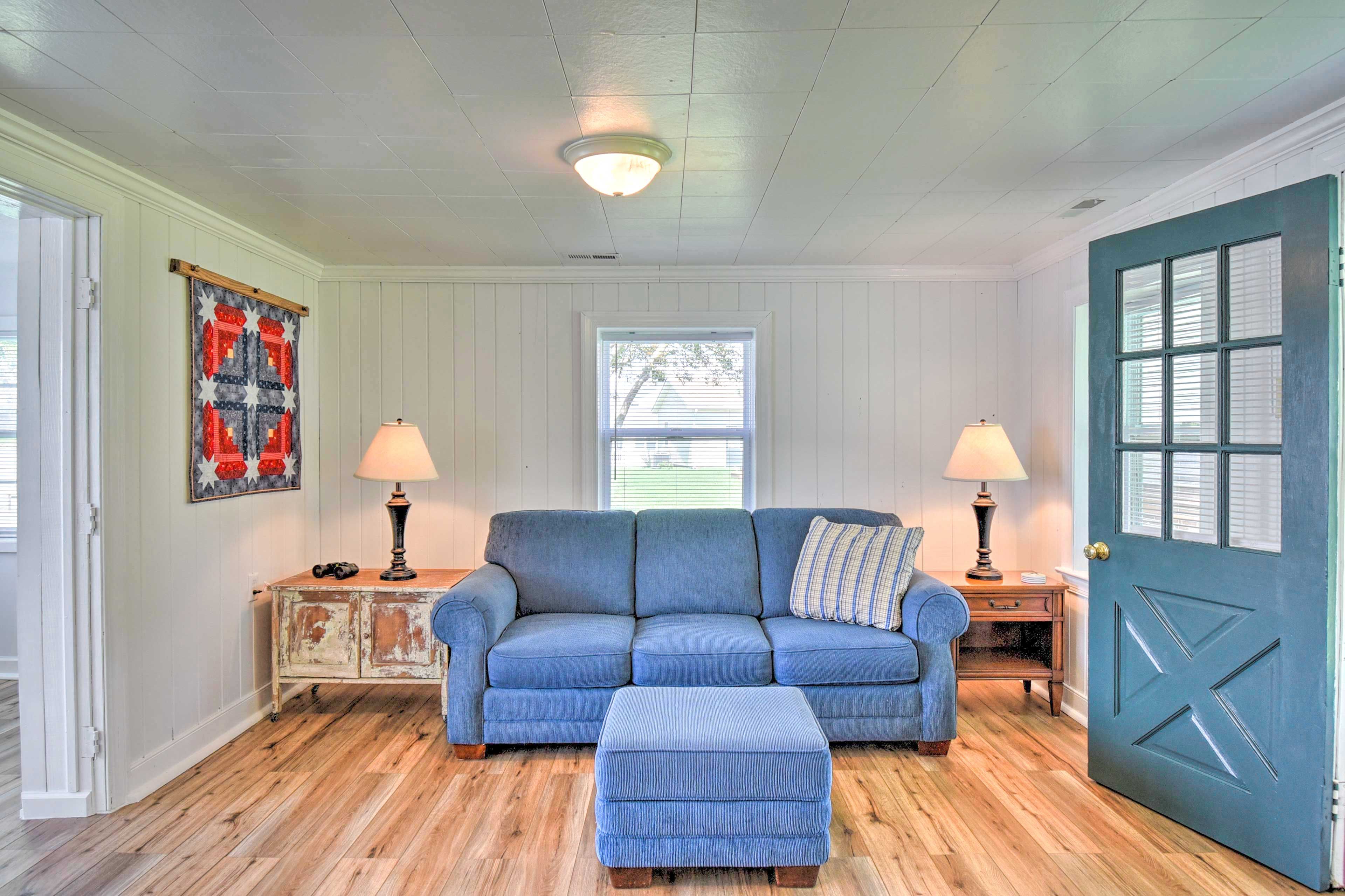 Living Room | Central A/C & Heating