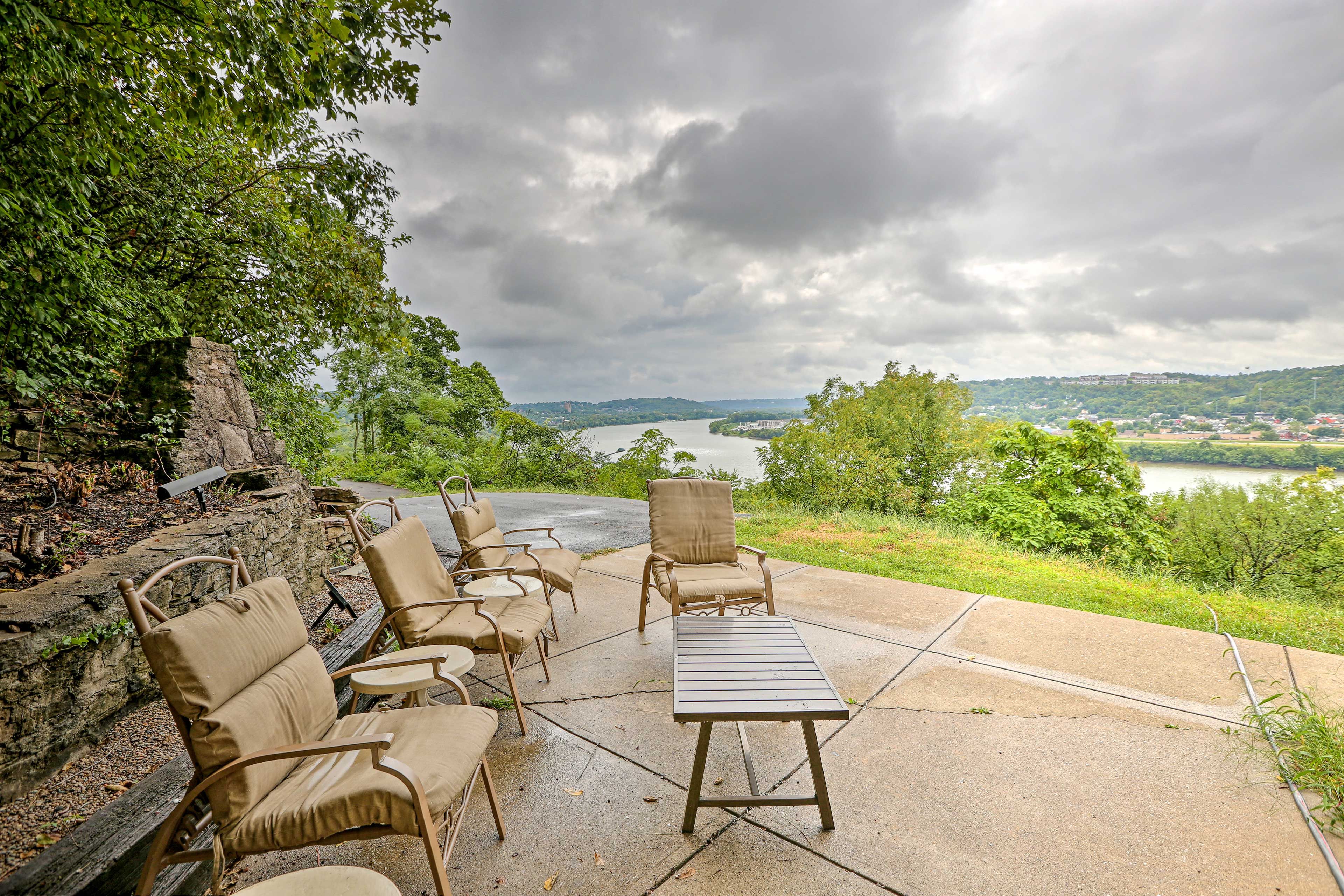 Cincinnati Vacation Rental | 1BR | 1BA | 800 Sq Ft | Step-Free Access