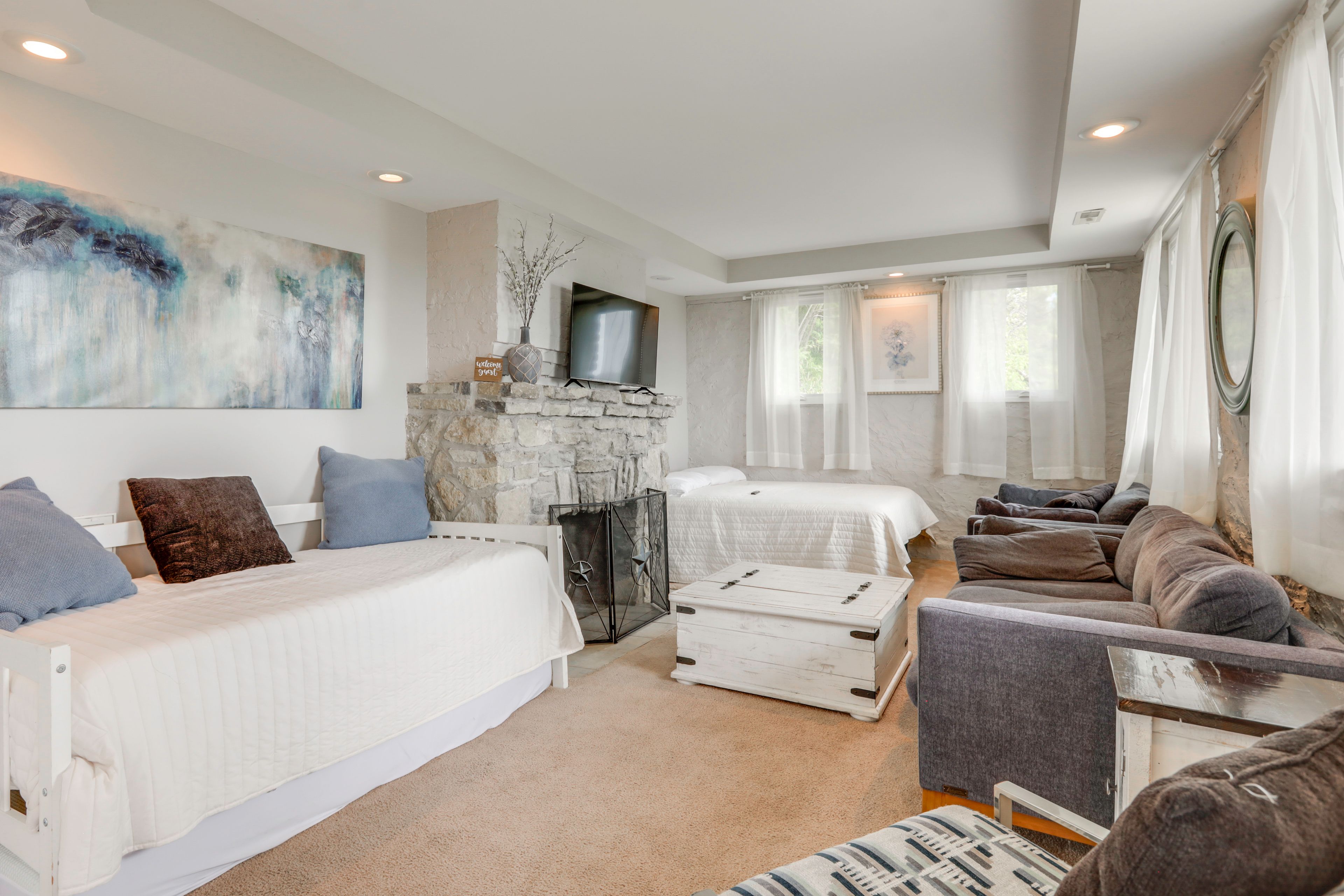 Living Room | Queen Bed | Twin Daybed w/ Twin Trundle