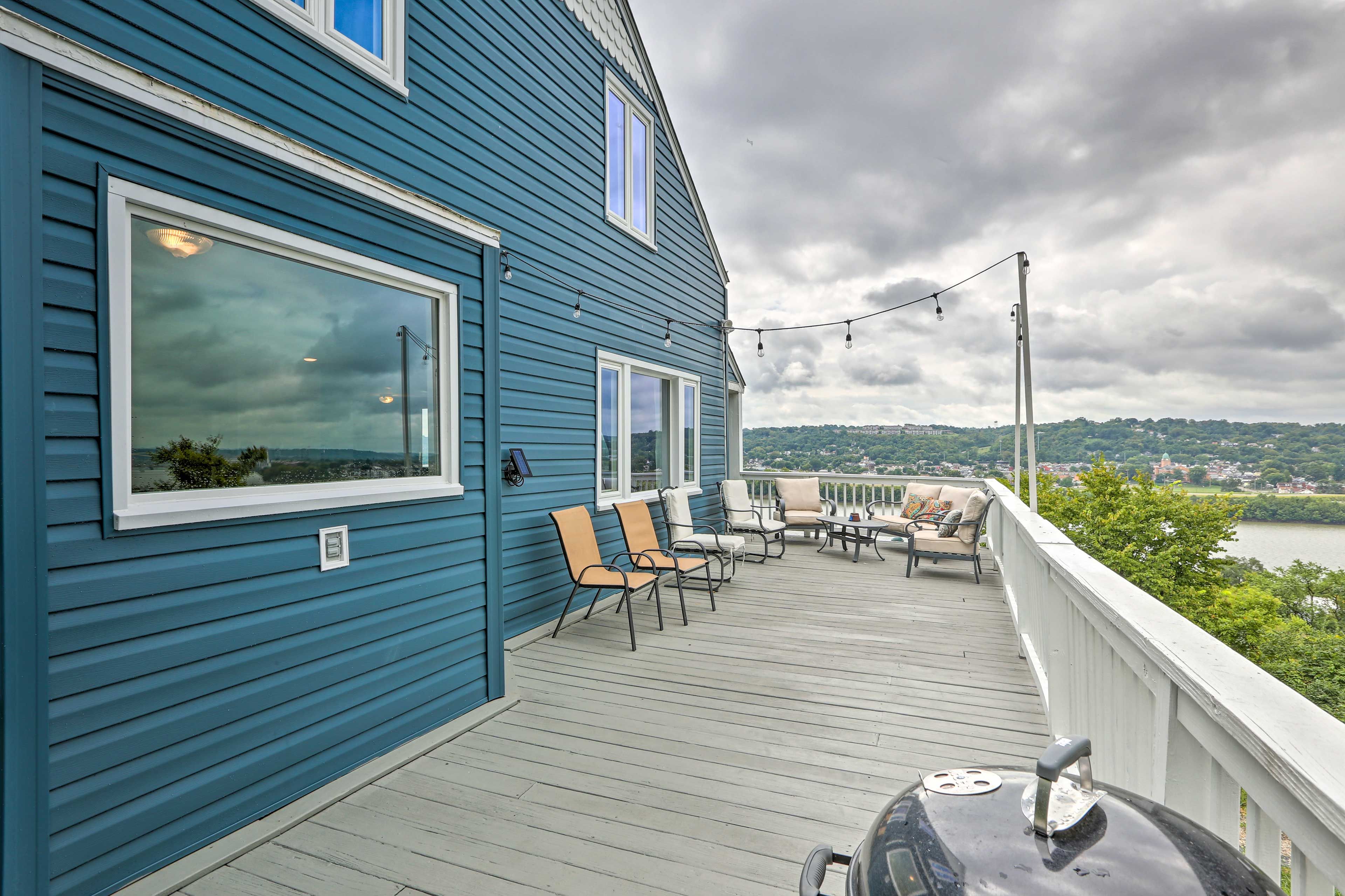 Private Wraparound Deck
