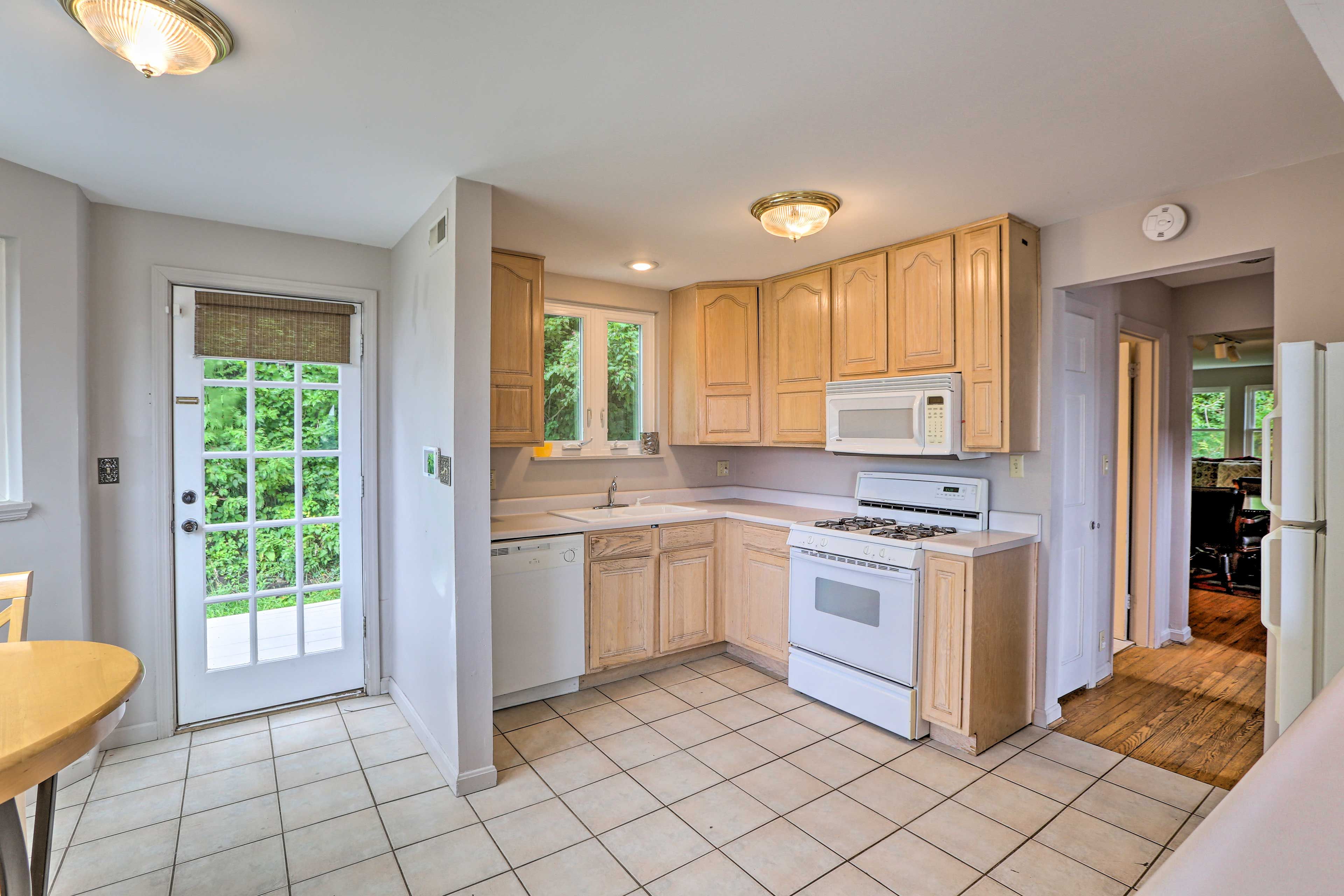 Fully Equipped Kitchen | Drip Coffee Maker | Cooking Basics