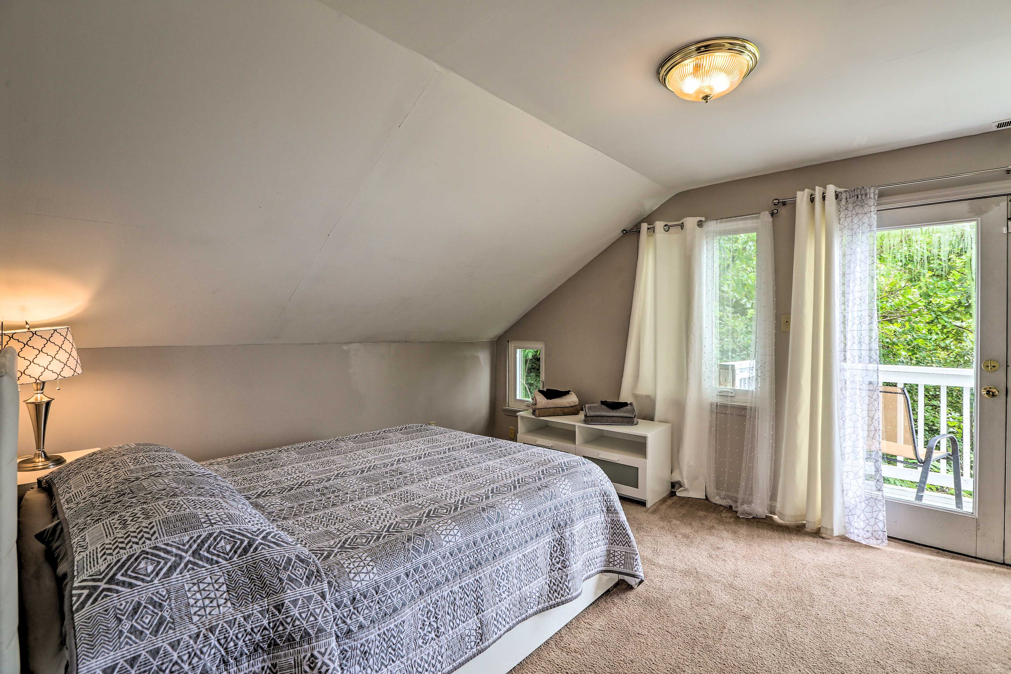Master Bedroom | 2nd Floor | 2 Queen Beds