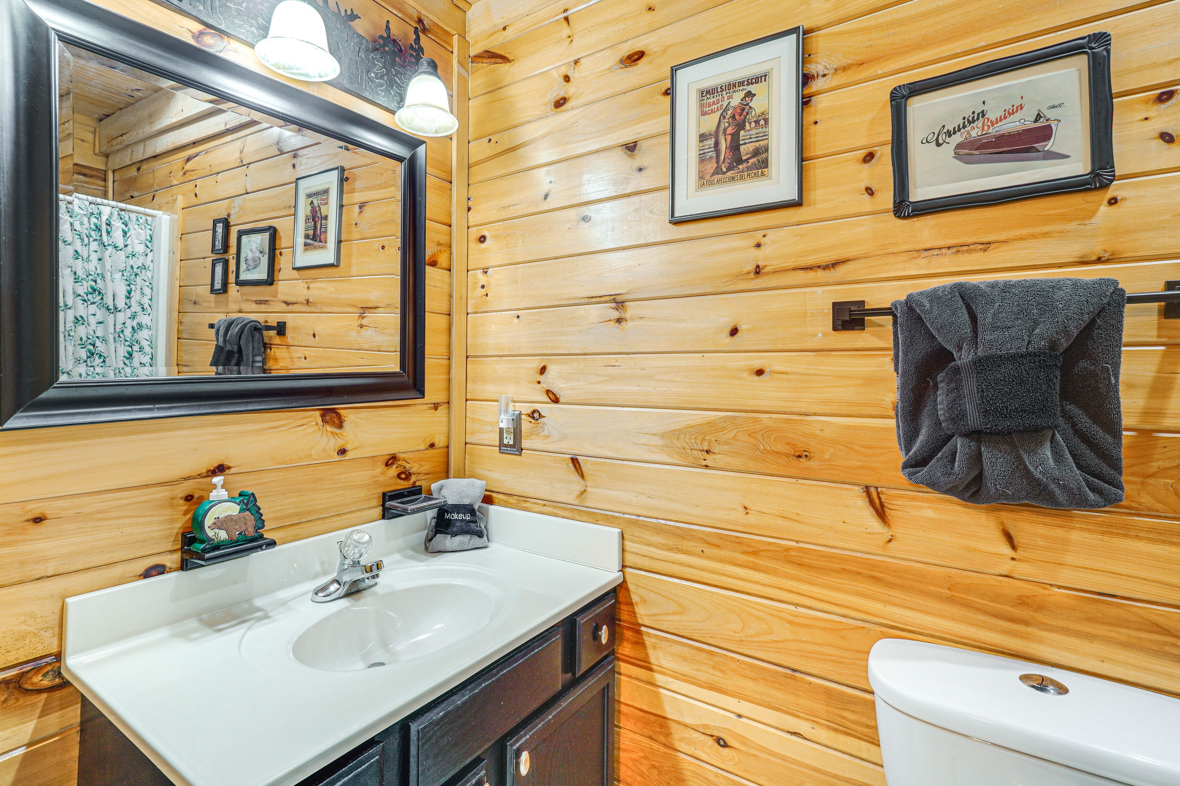 Full Bathroom | Main Floor