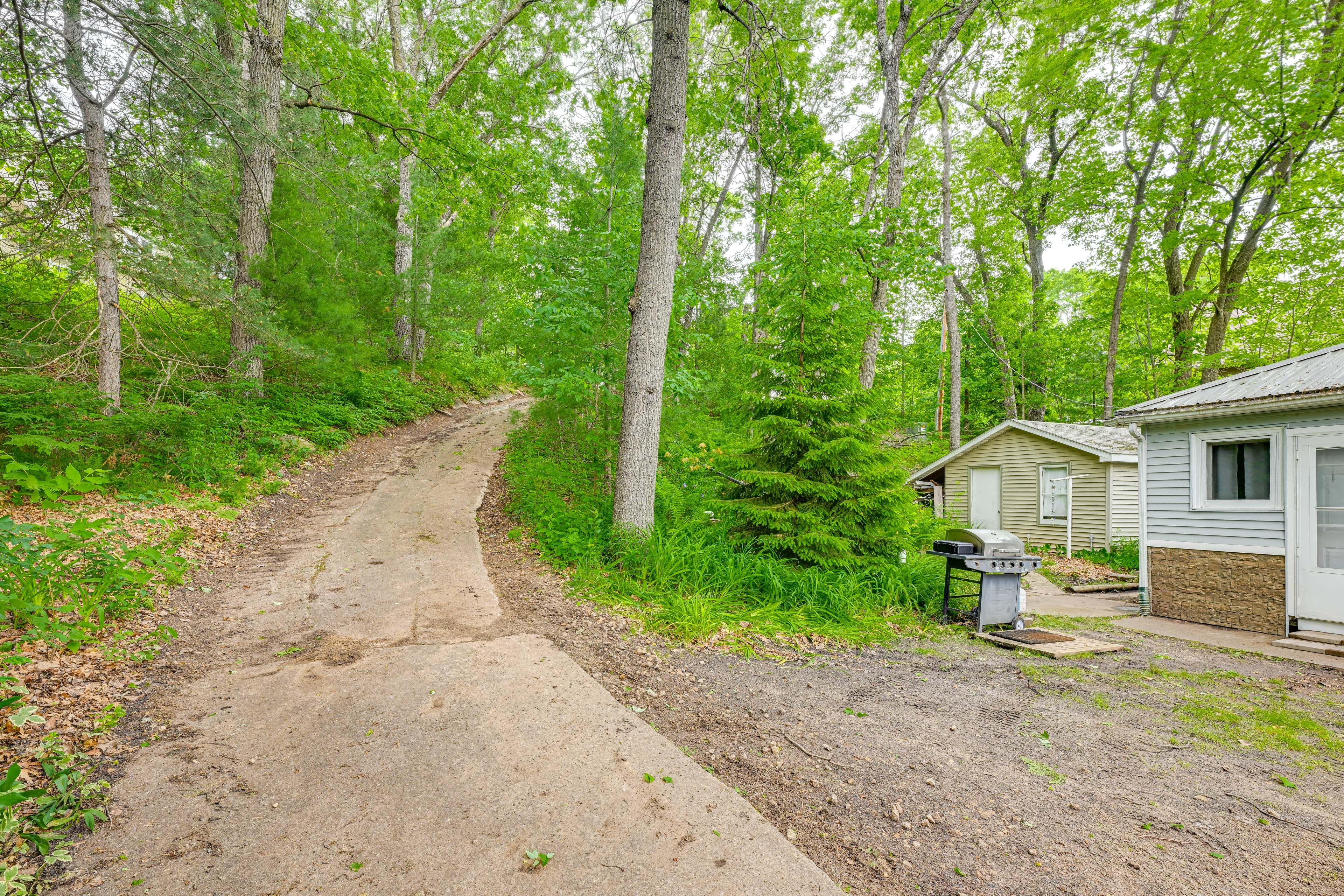 Parking | Driveway (5 Vehicles)