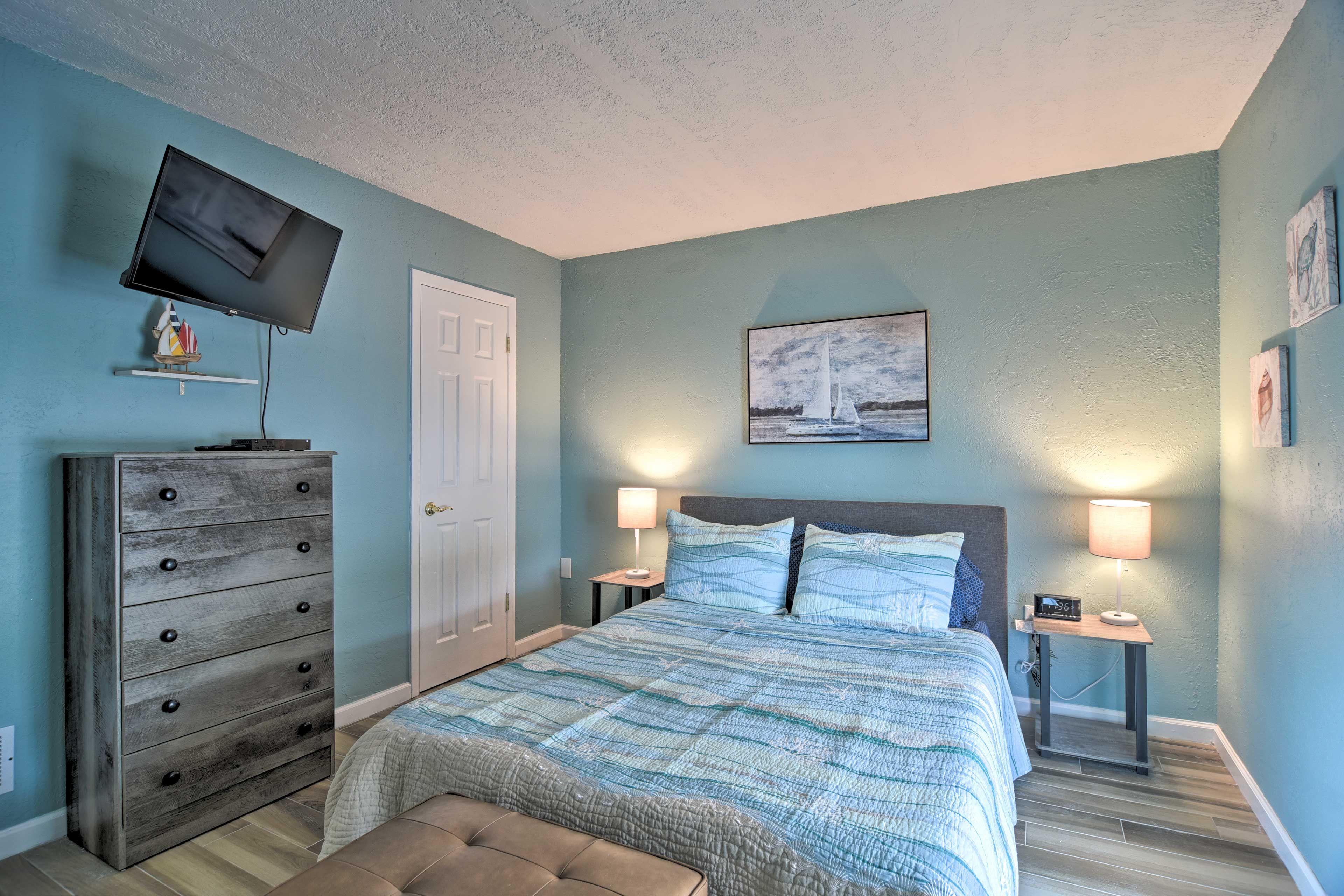 Bedroom 1 | Queen Bed | Linens Provided