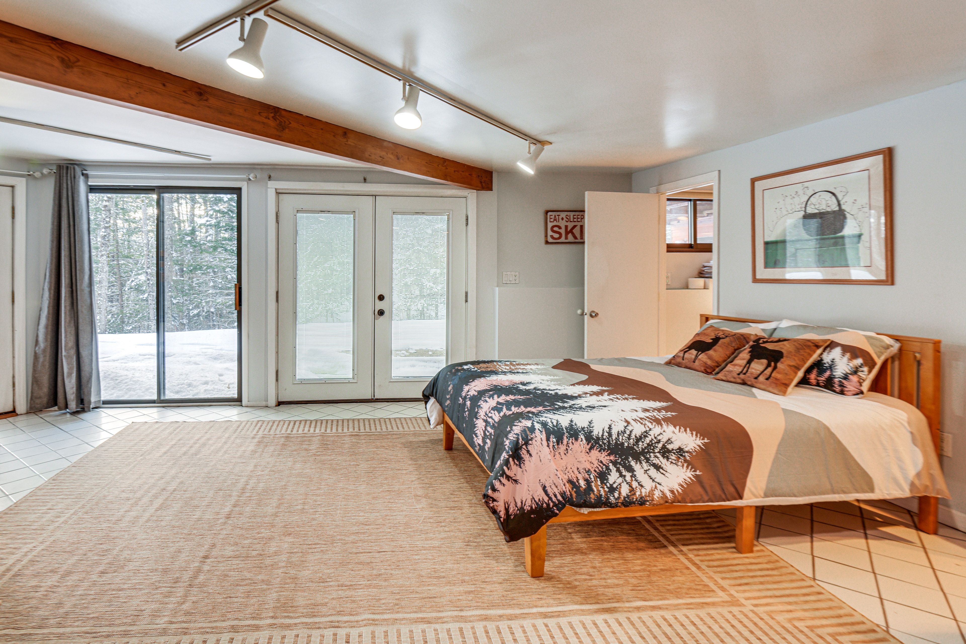 Bedroom 6 | Queen Bed | Twin/Full Bunk Bed