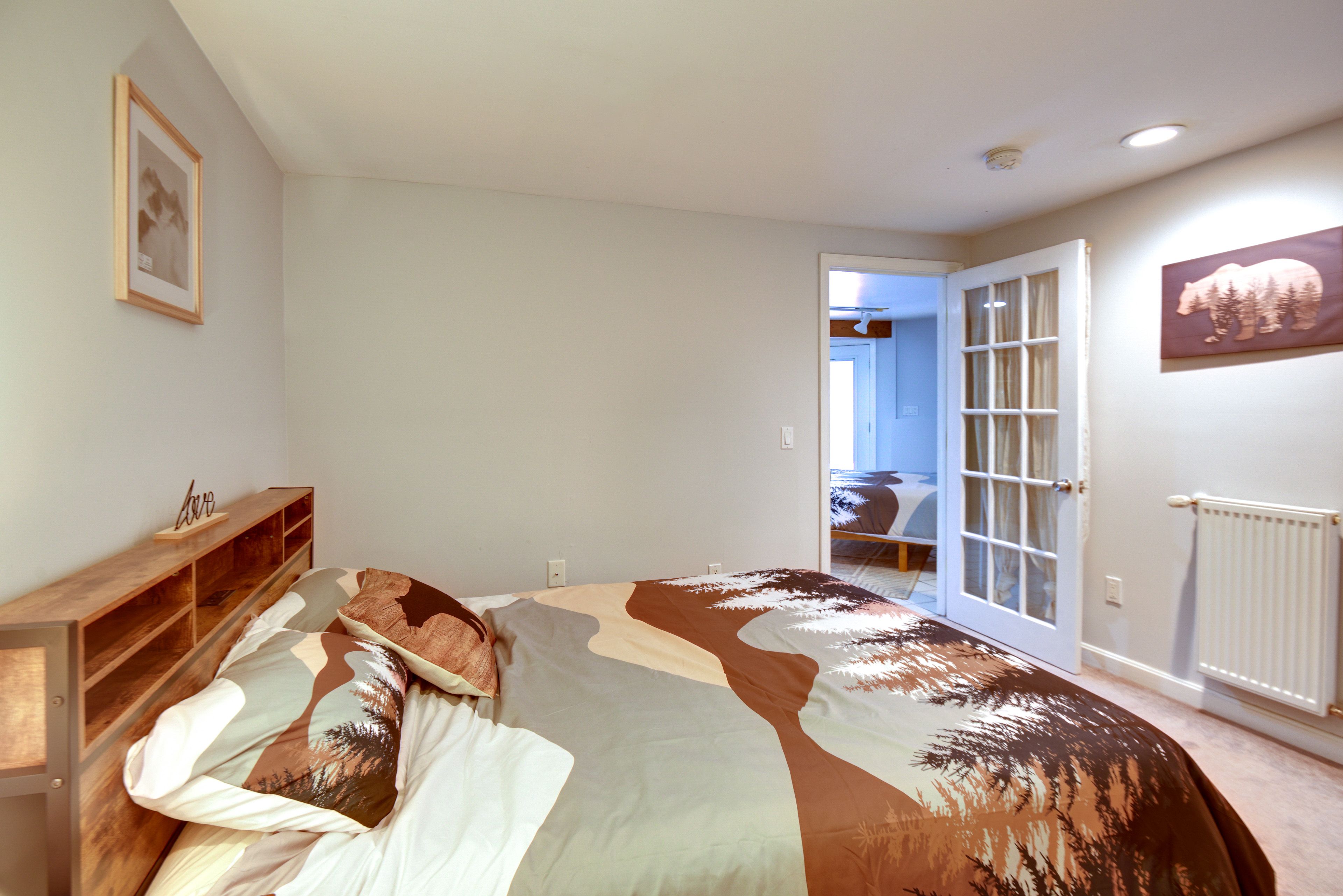 Bedroom 7 | Queen Bed