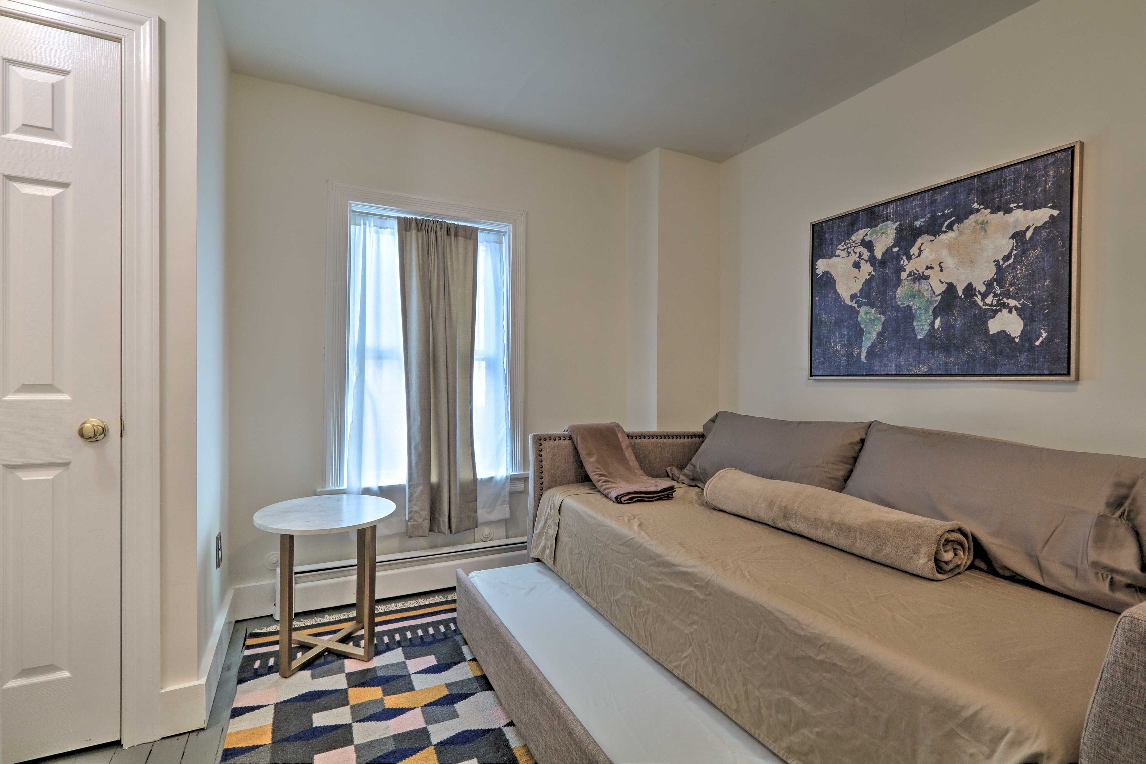 Bedroom 2 | Day Bed w/ Twin Trundle | 2nd Floor