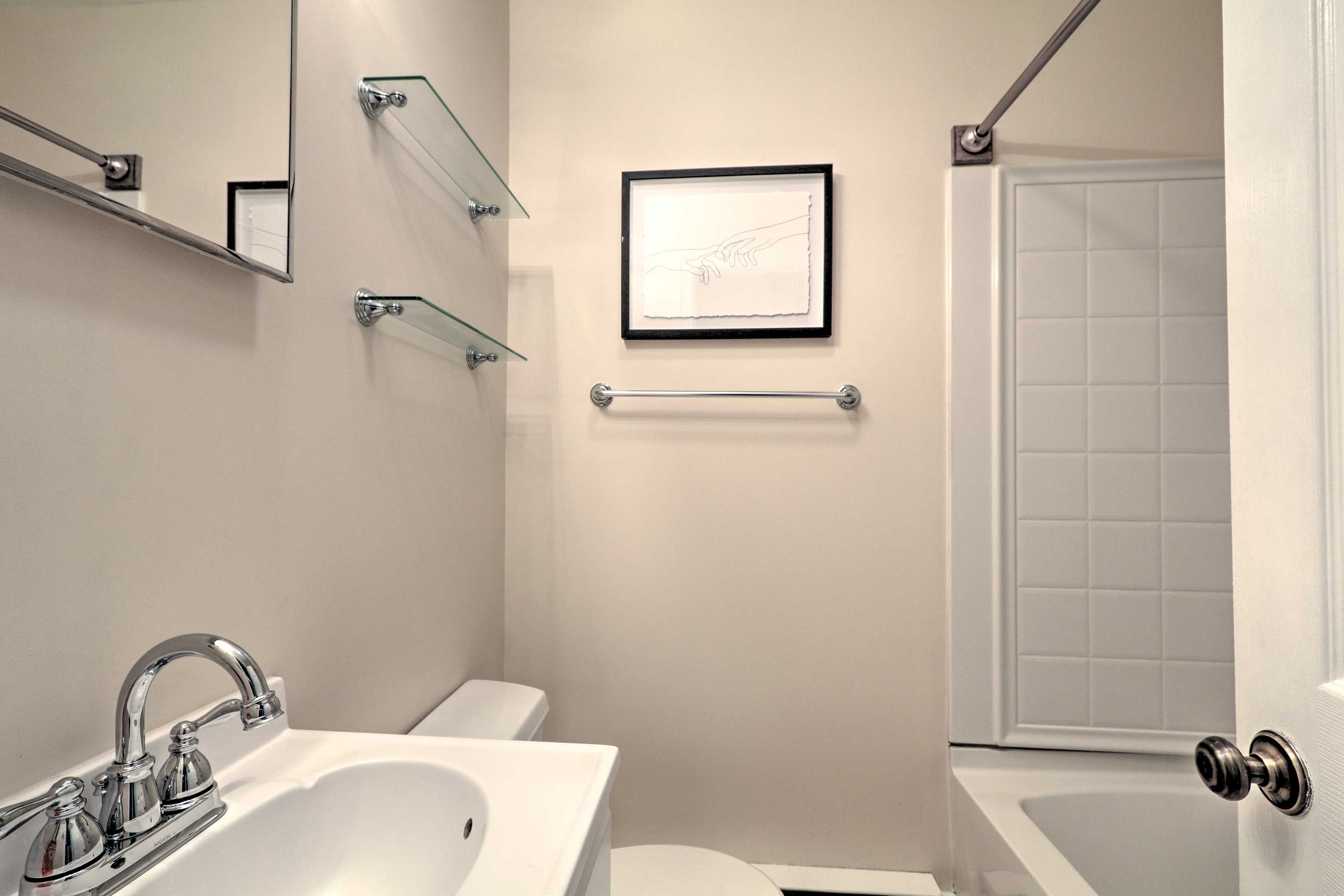 Bathroom | Towels Provided | Complimentary Toiletries | 2nd Floor