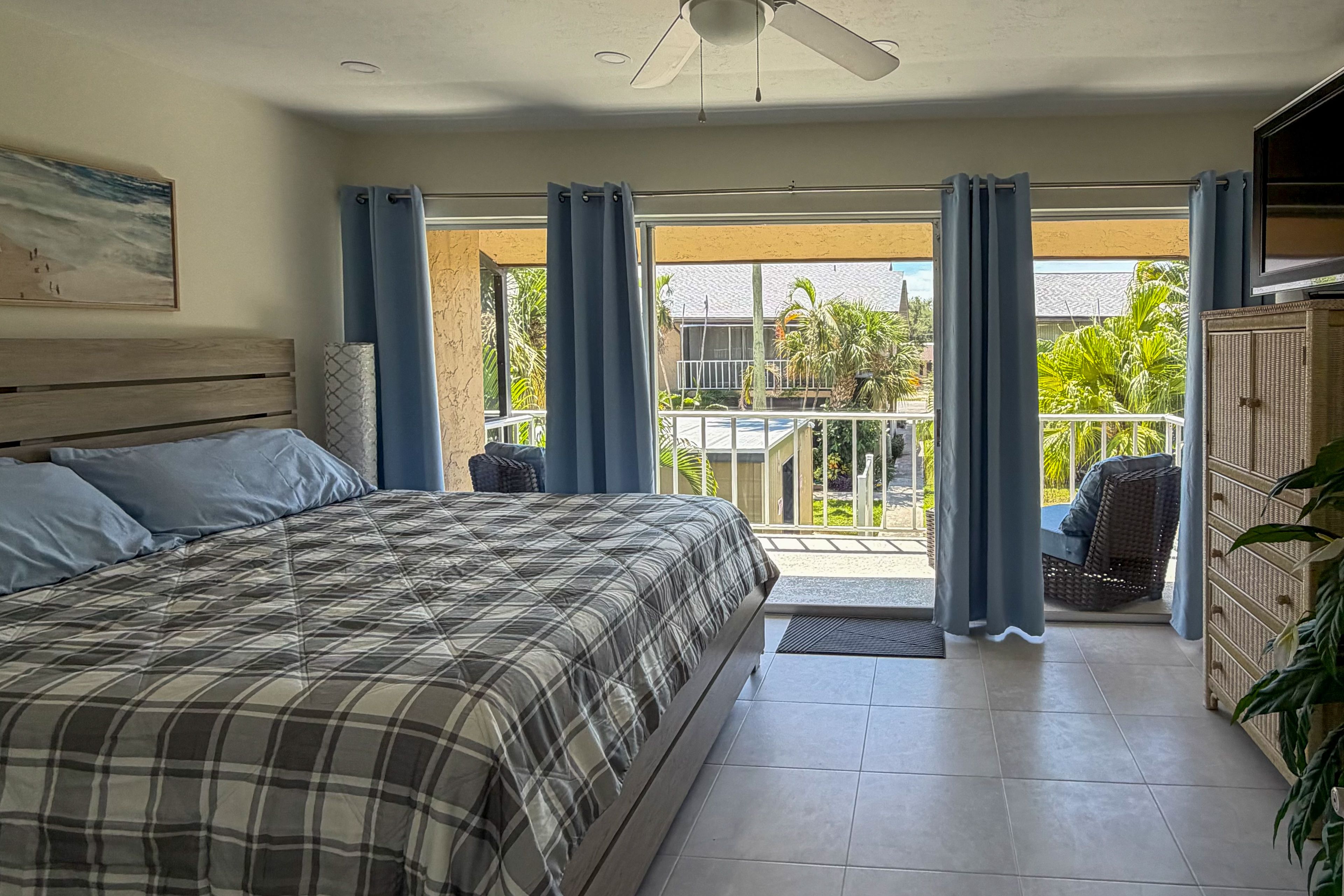 Bedroom 1 | King Bed