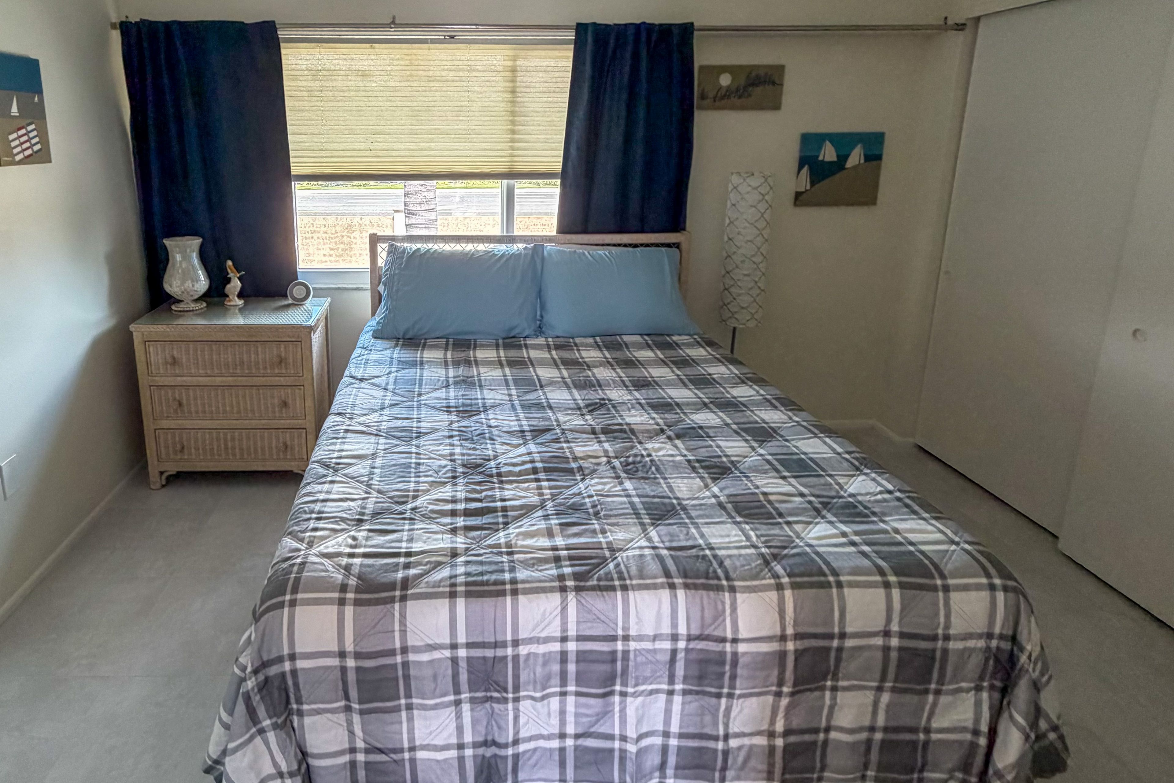Bedroom 2 | Queen Bed