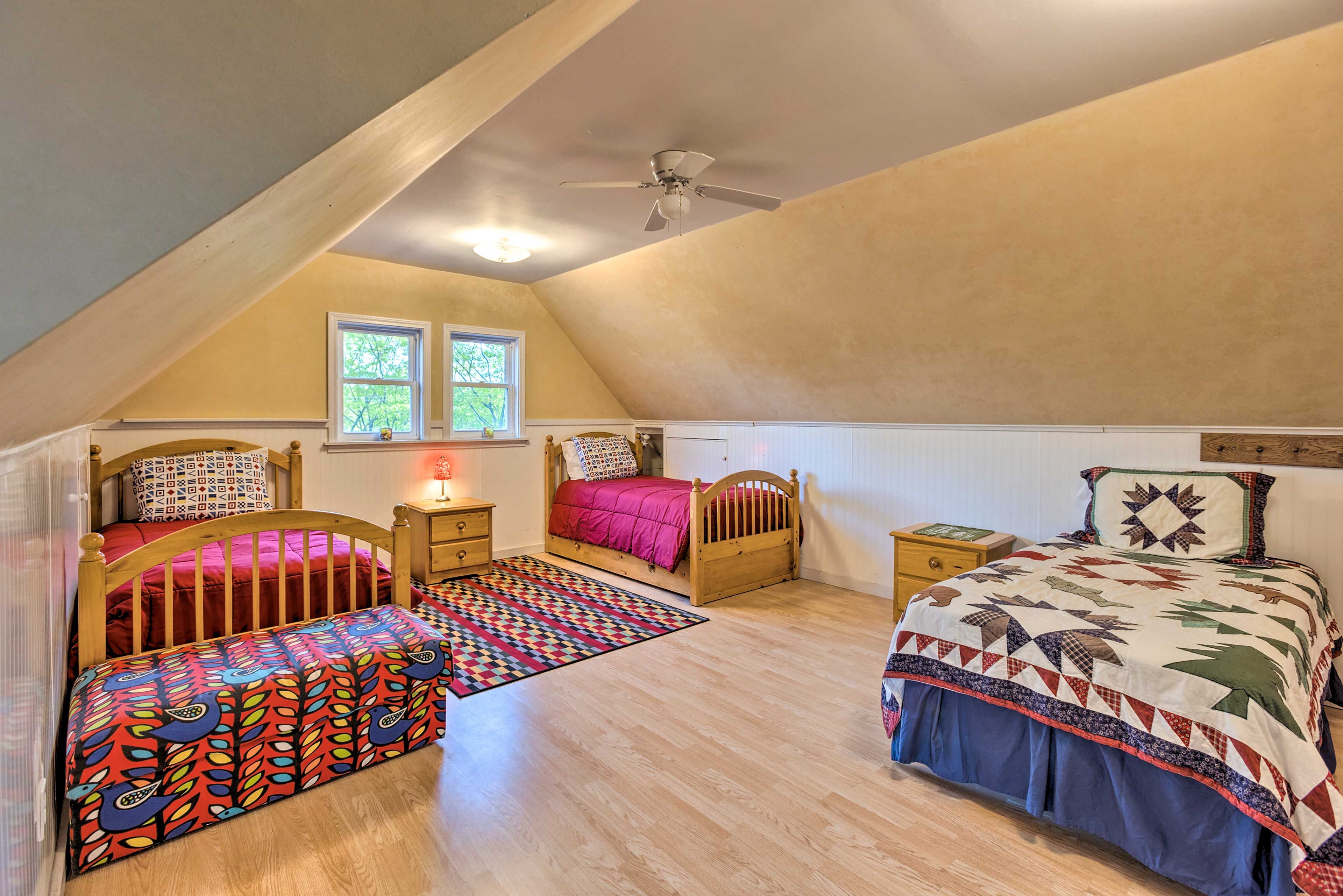 Bedroom 5 (Above Garage) | 2 Twin Beds w/ Twin Trundles | Twin Bed