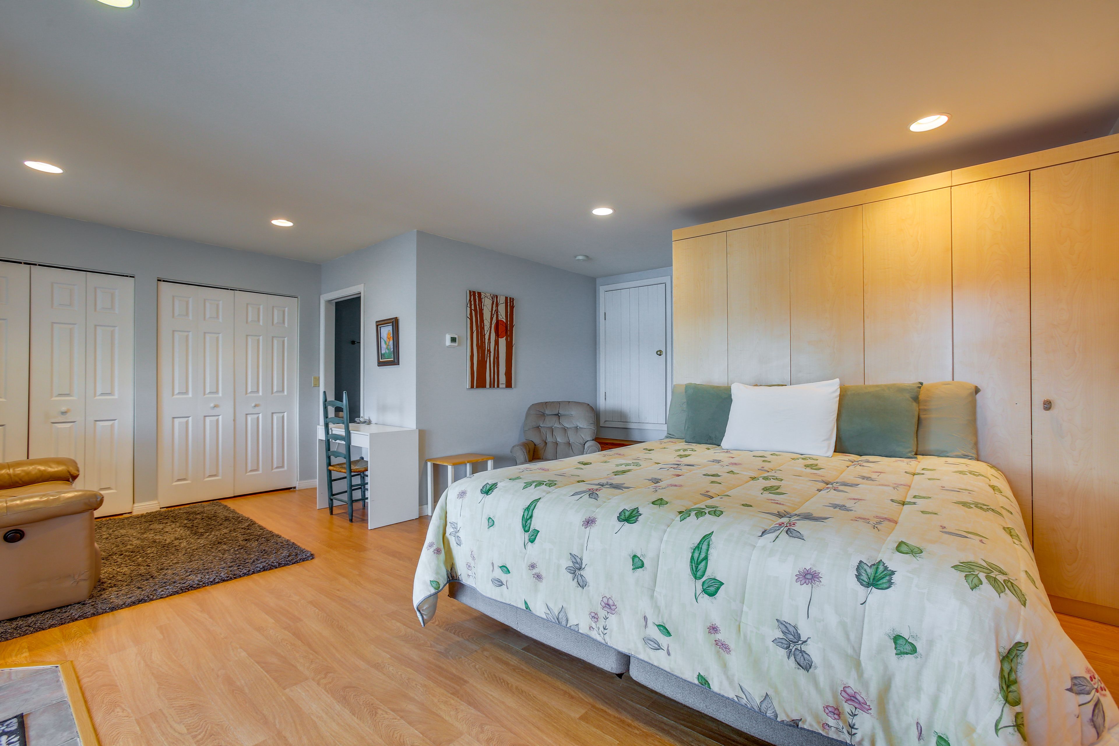 Bedroom 1 | King Murphy Bed