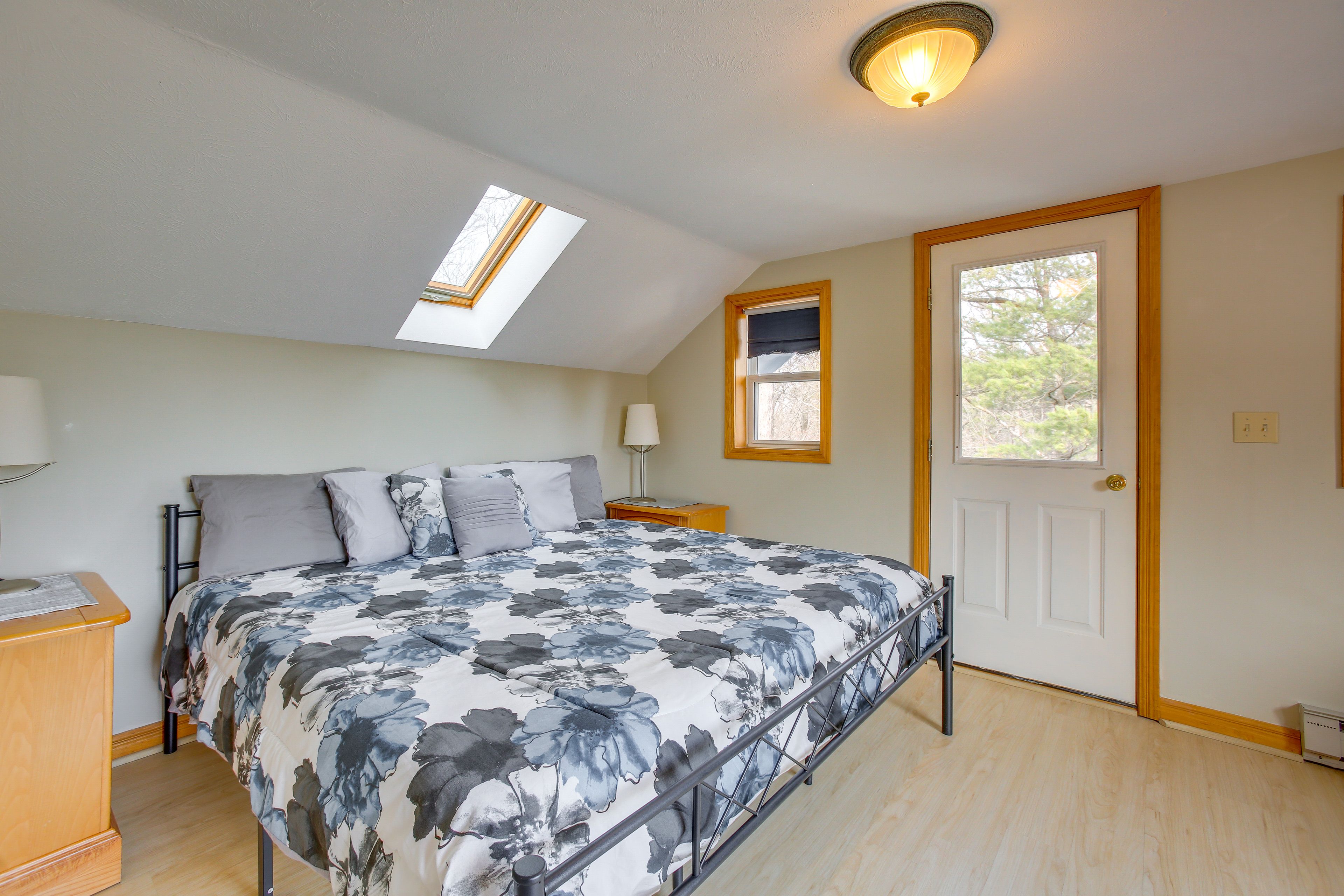 Bedroom 2 | King Bed