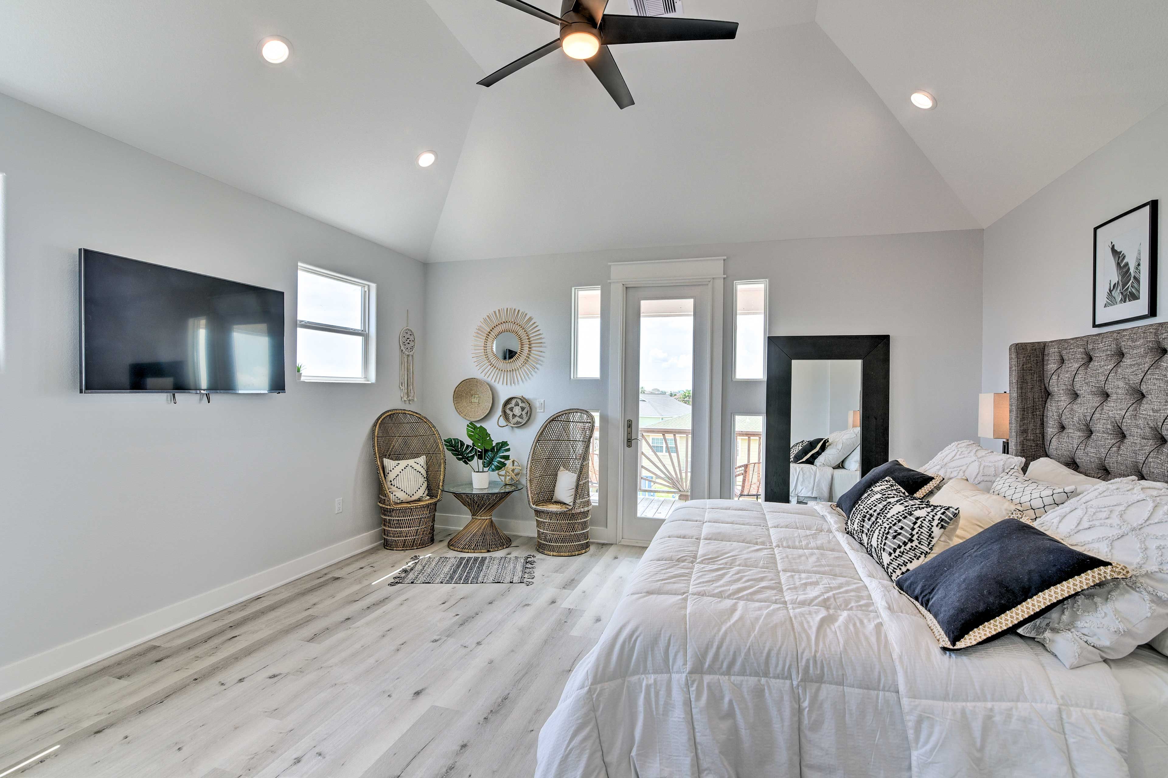 Bedroom 1 | Smart TV