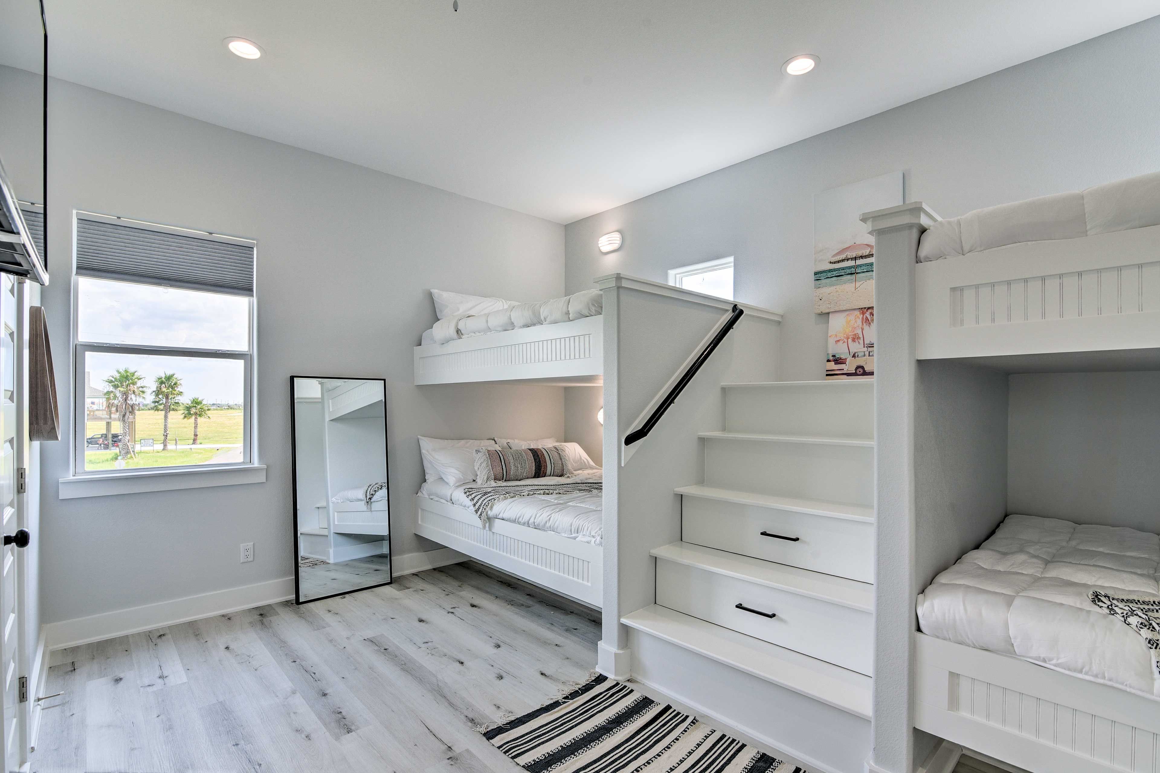 Bedroom 2 | 2 Queen Bunk Beds