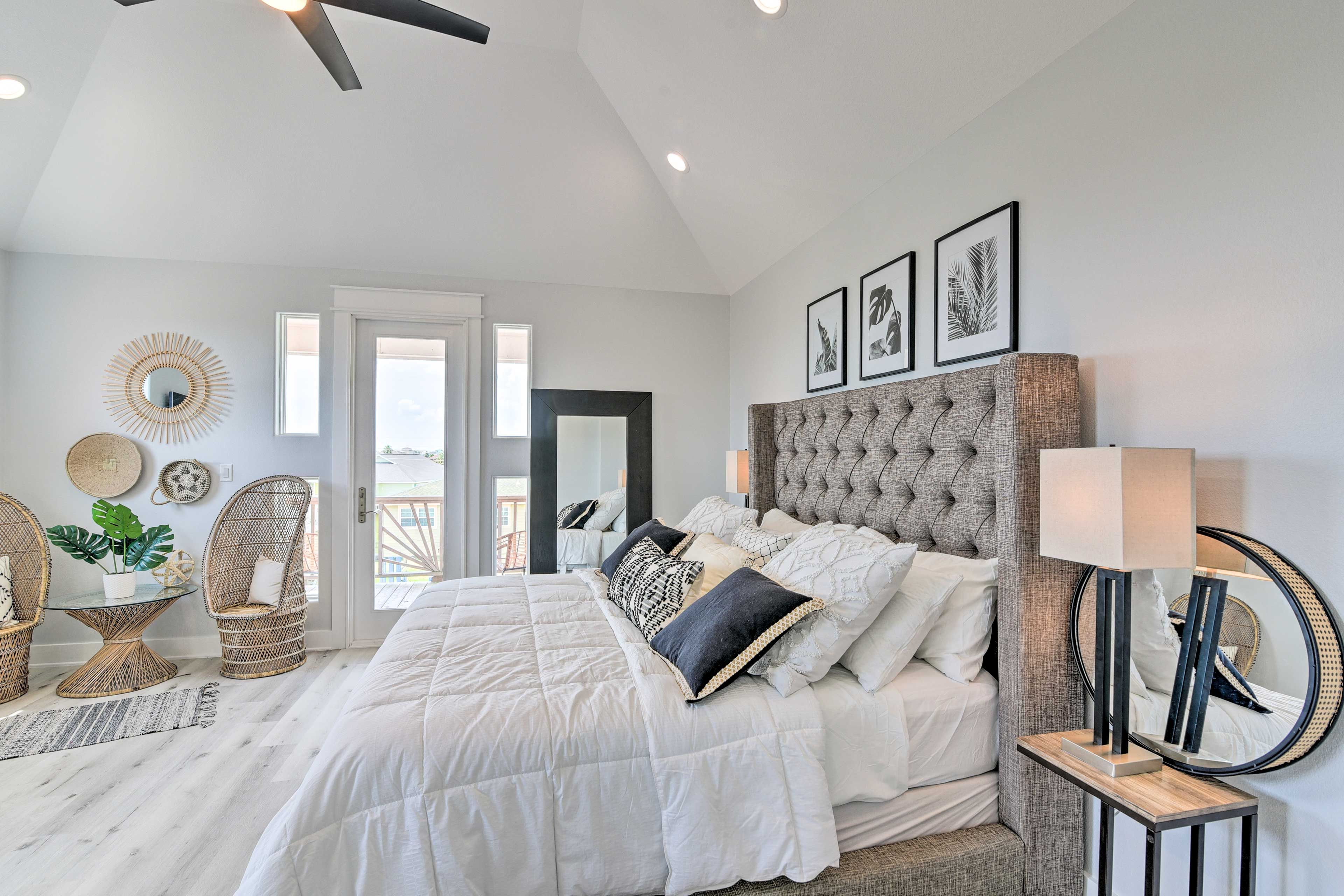 Bedroom 1 | King Bed