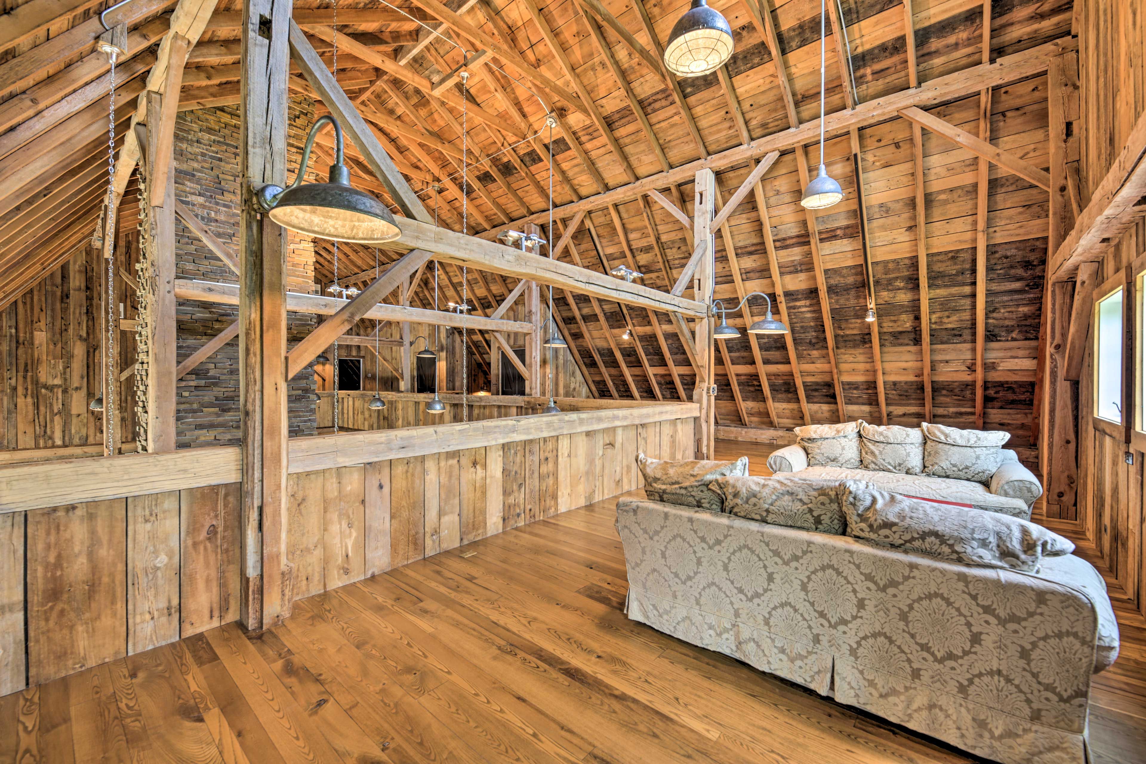 Upper Floor | Living Area