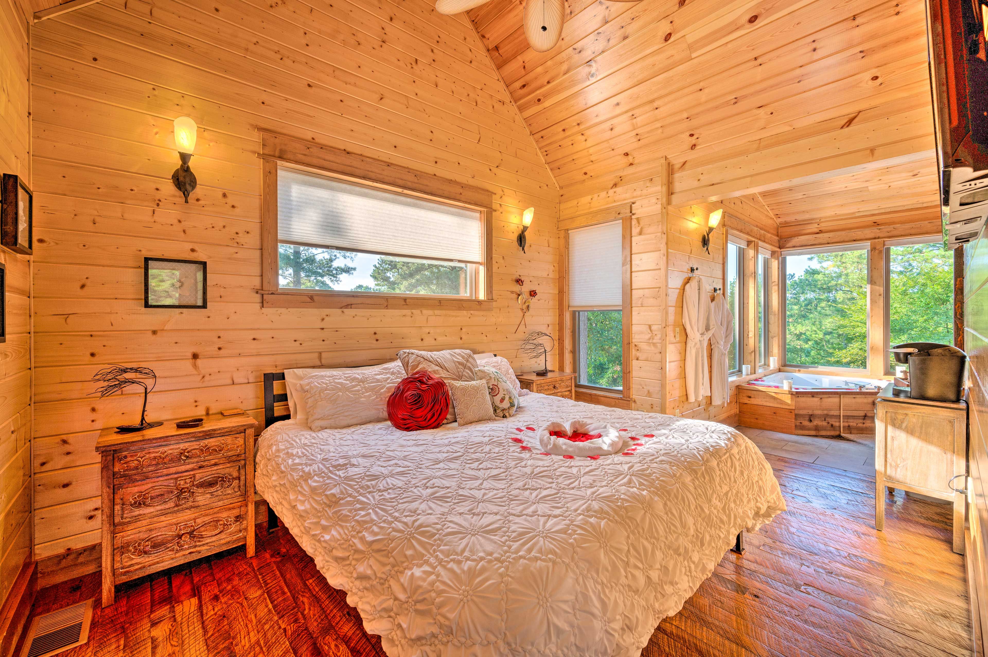 Bedroom | California King Bed | Linens Provided