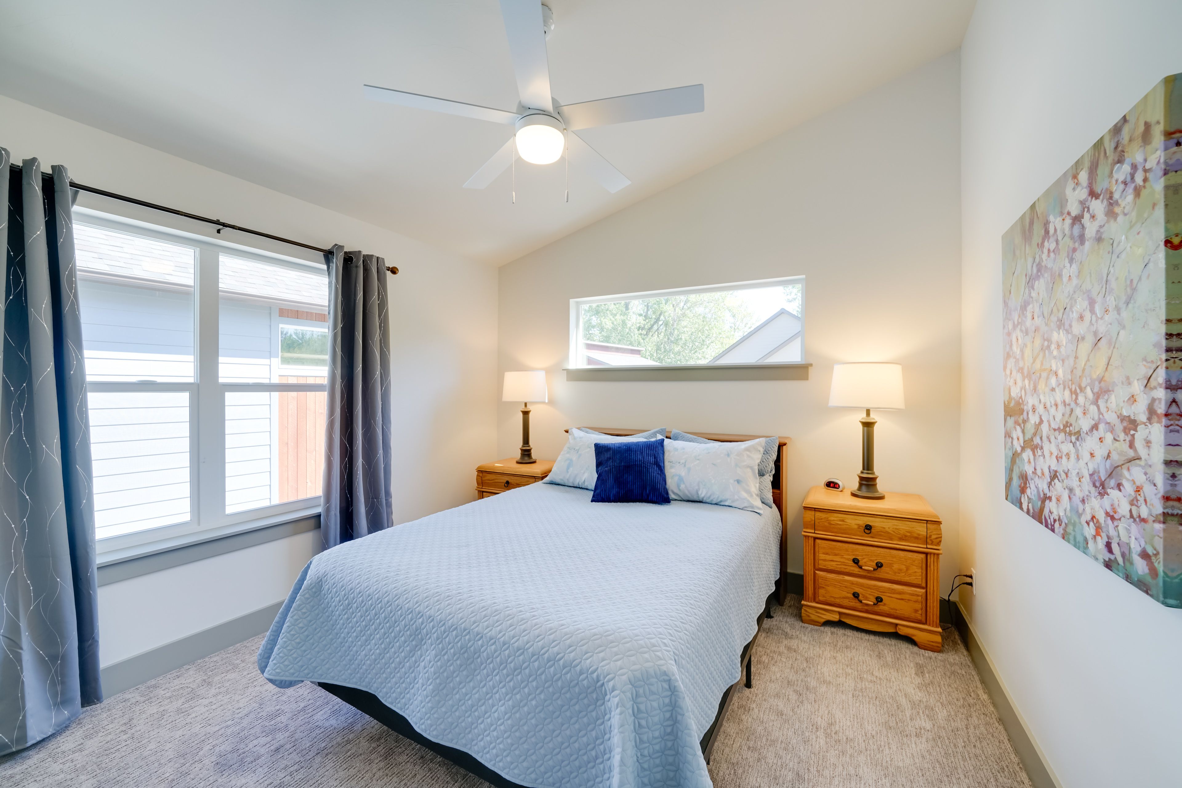 Bedroom 1 | Queen Bed