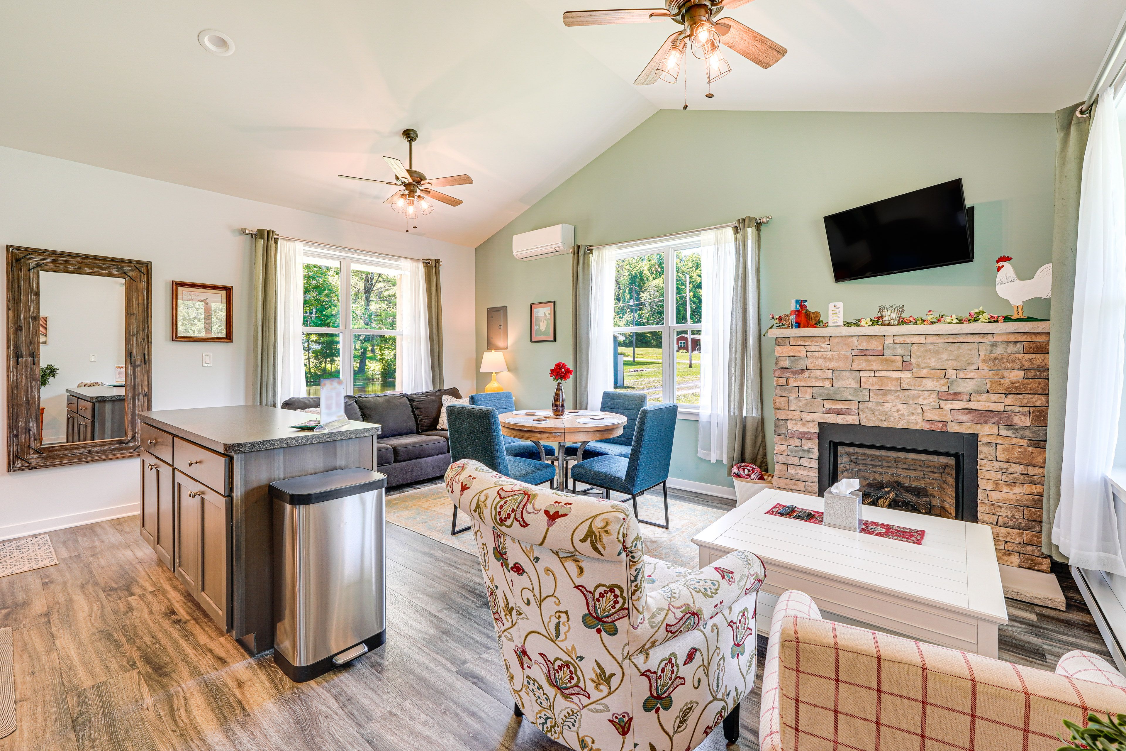 Living Room | Dining Area | Sleeper Sofa | Free WiFi | Smart TV | Gas Fireplace