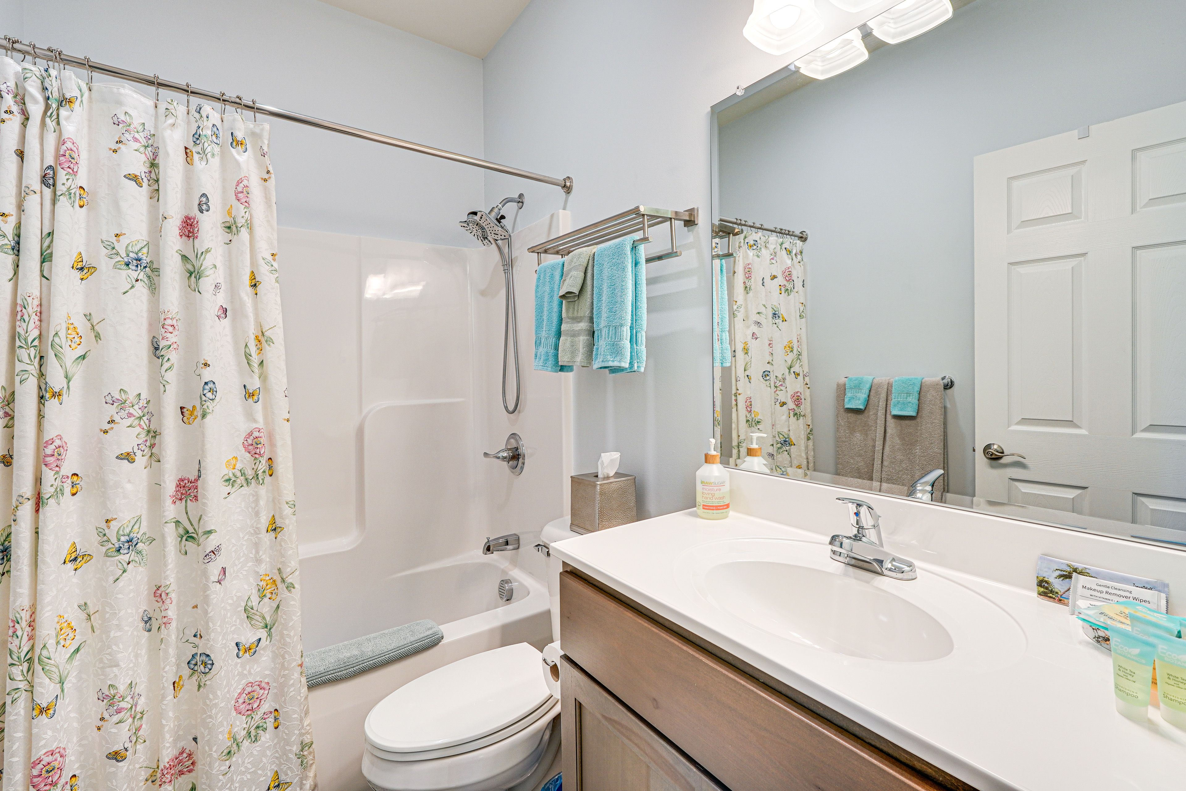 Full Bathroom | Towels & Linens
