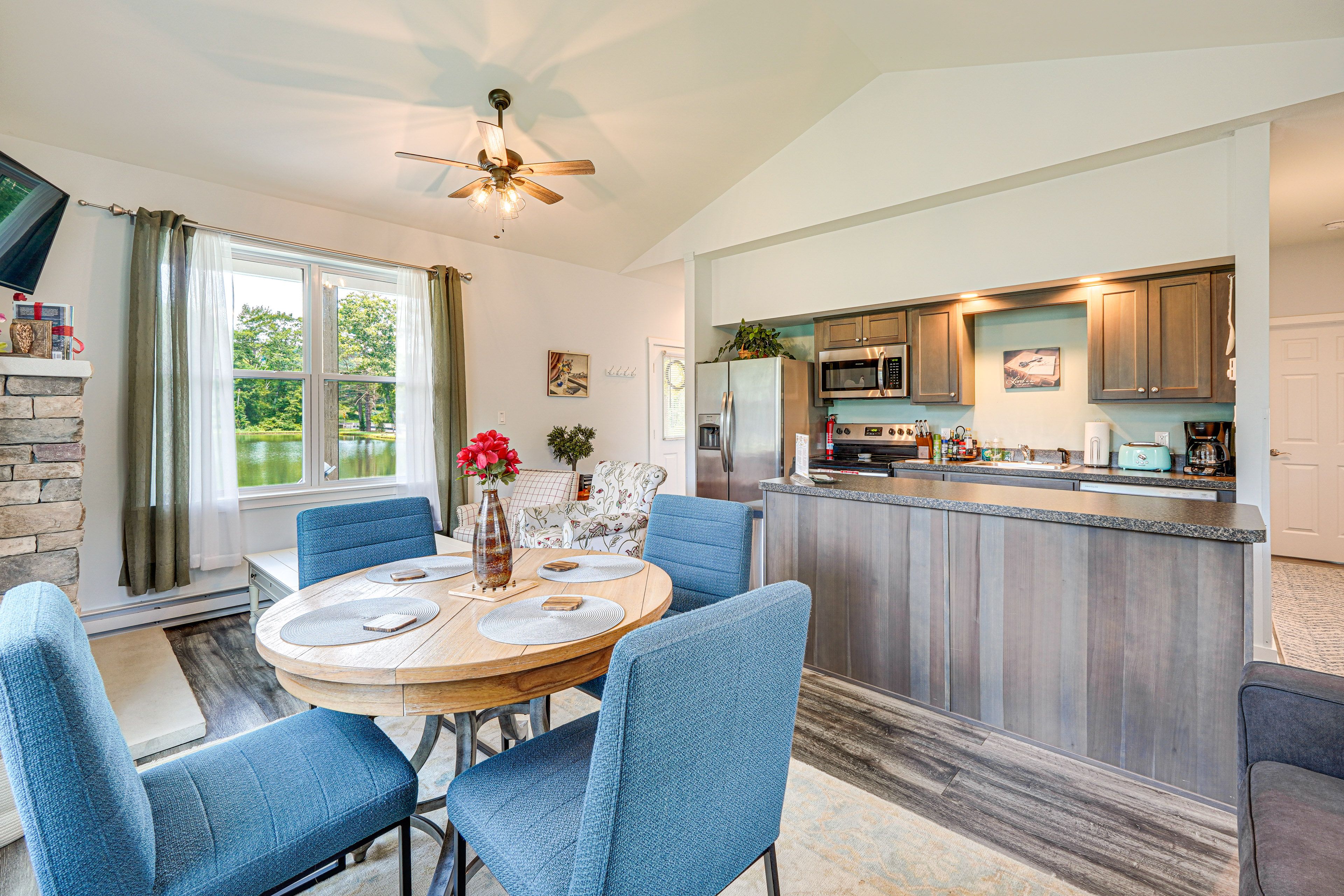 Dining Area | Dishes & Flatware