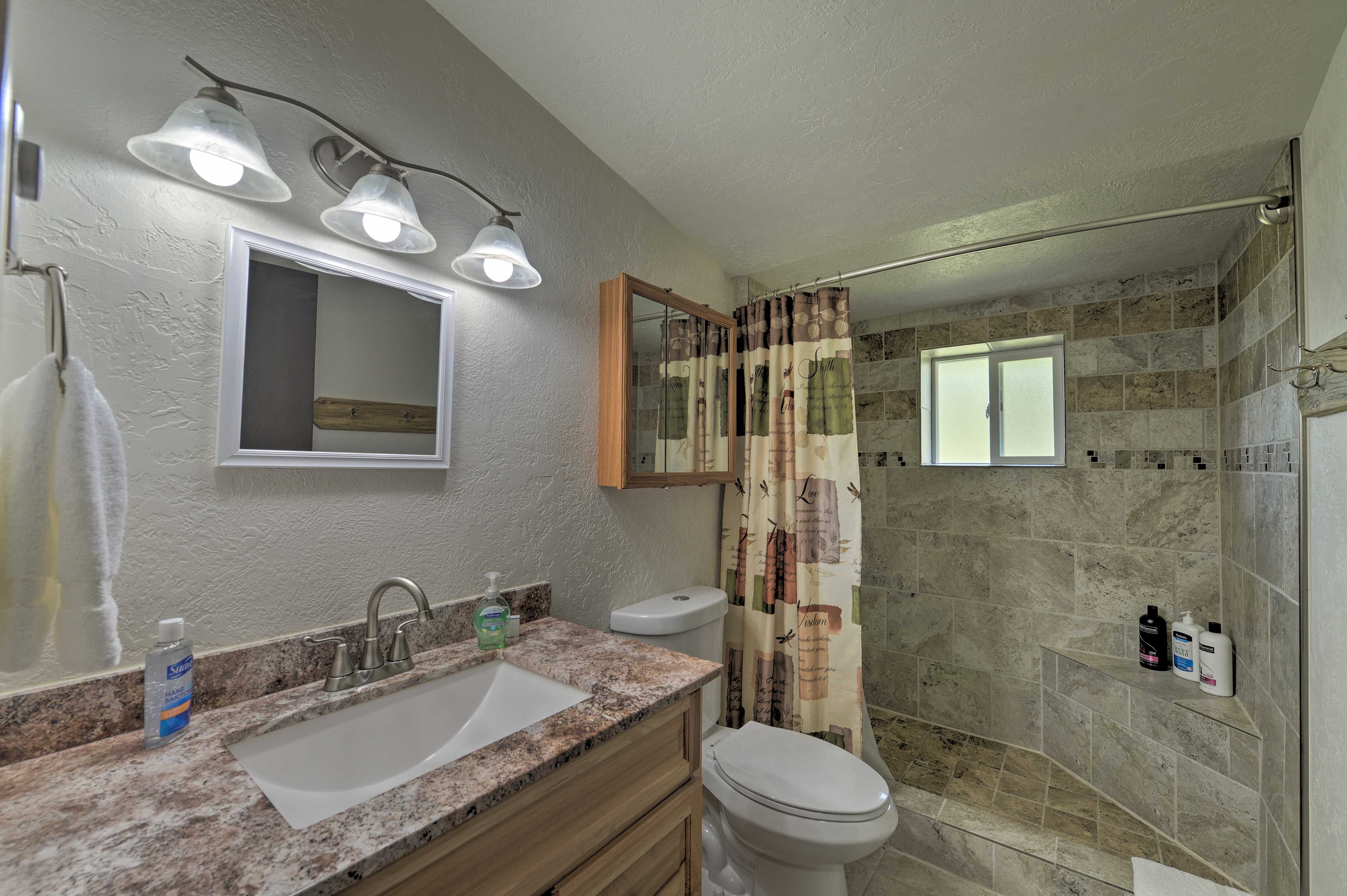 Full Bathroom | Linens & Towels