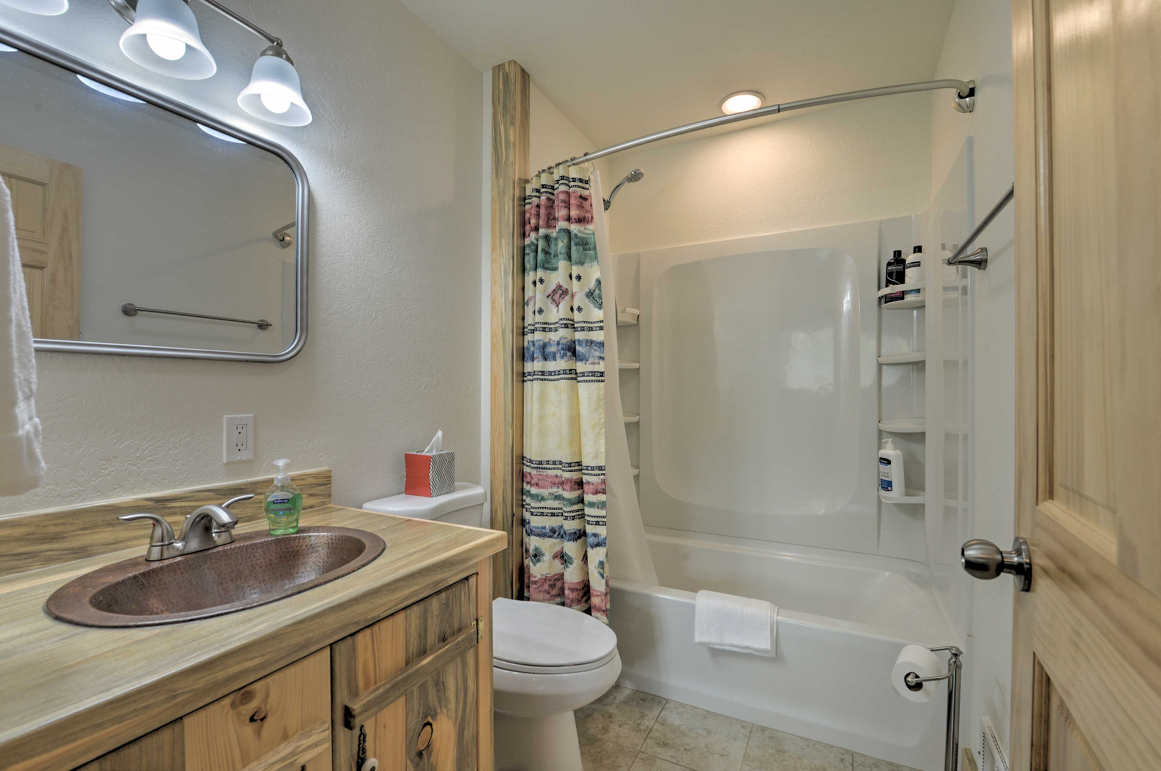 Full Bathroom | Complimentary Toiletries