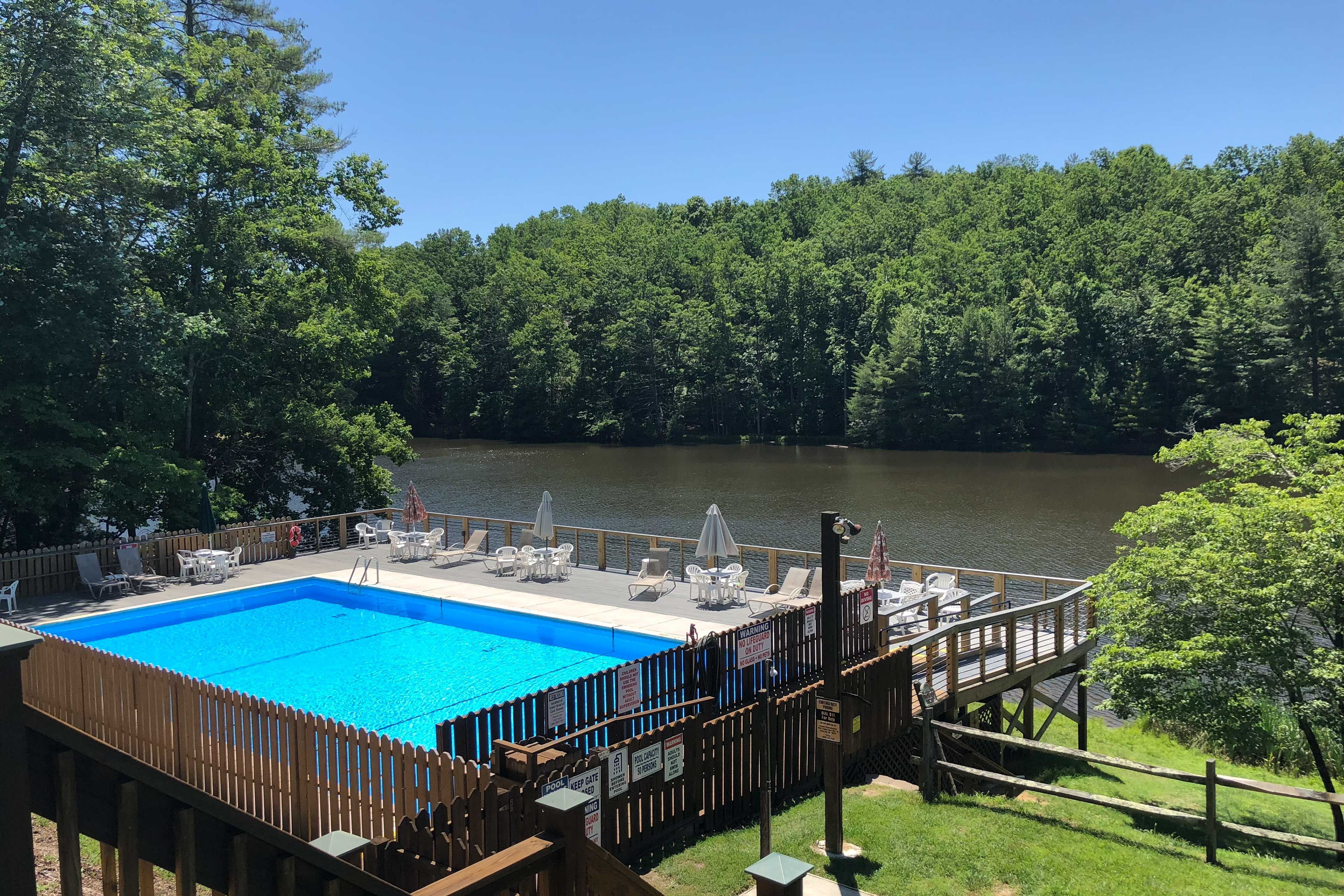 Community Amenities | Outdoor Pool