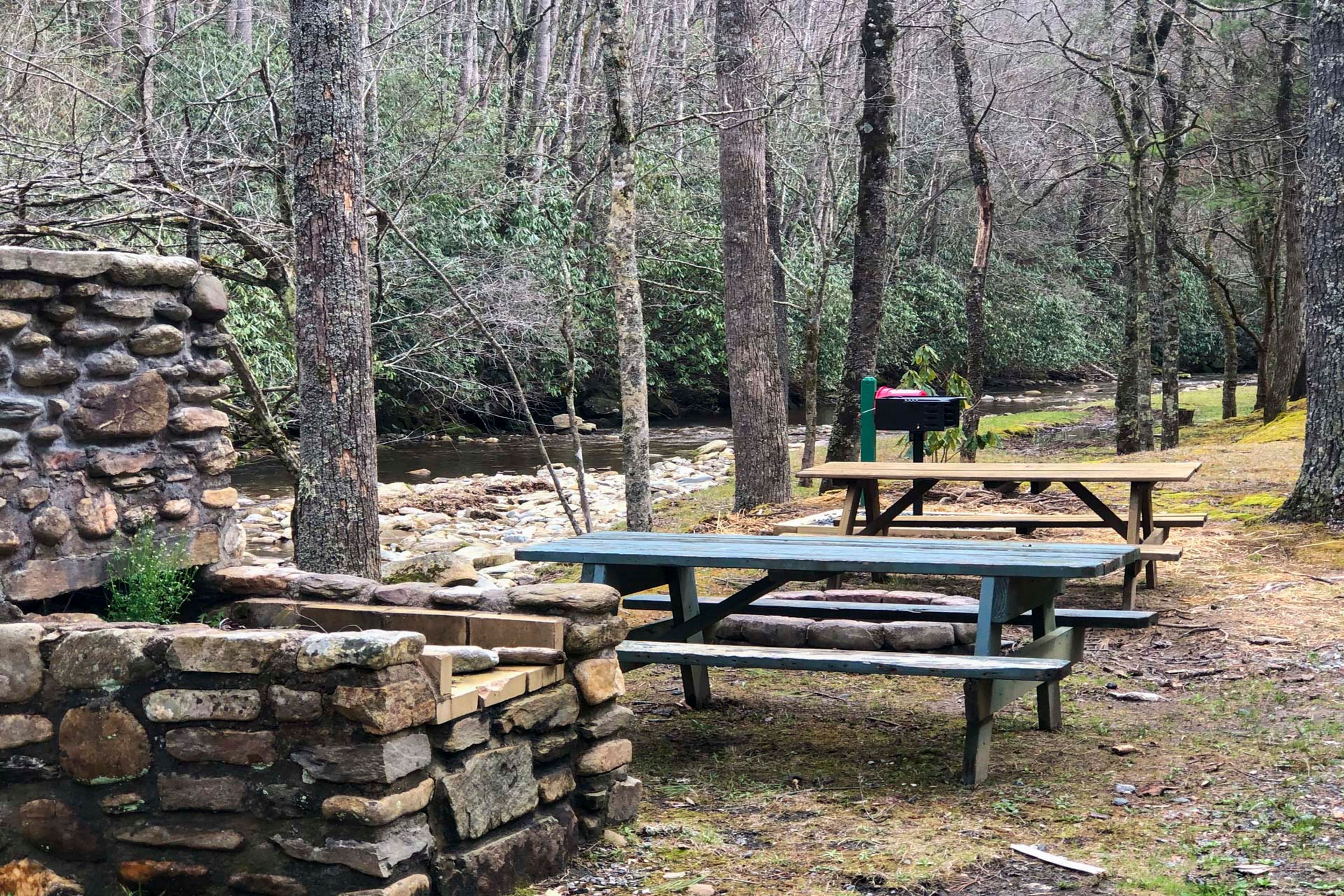 Community Amenities | Picnic Tables