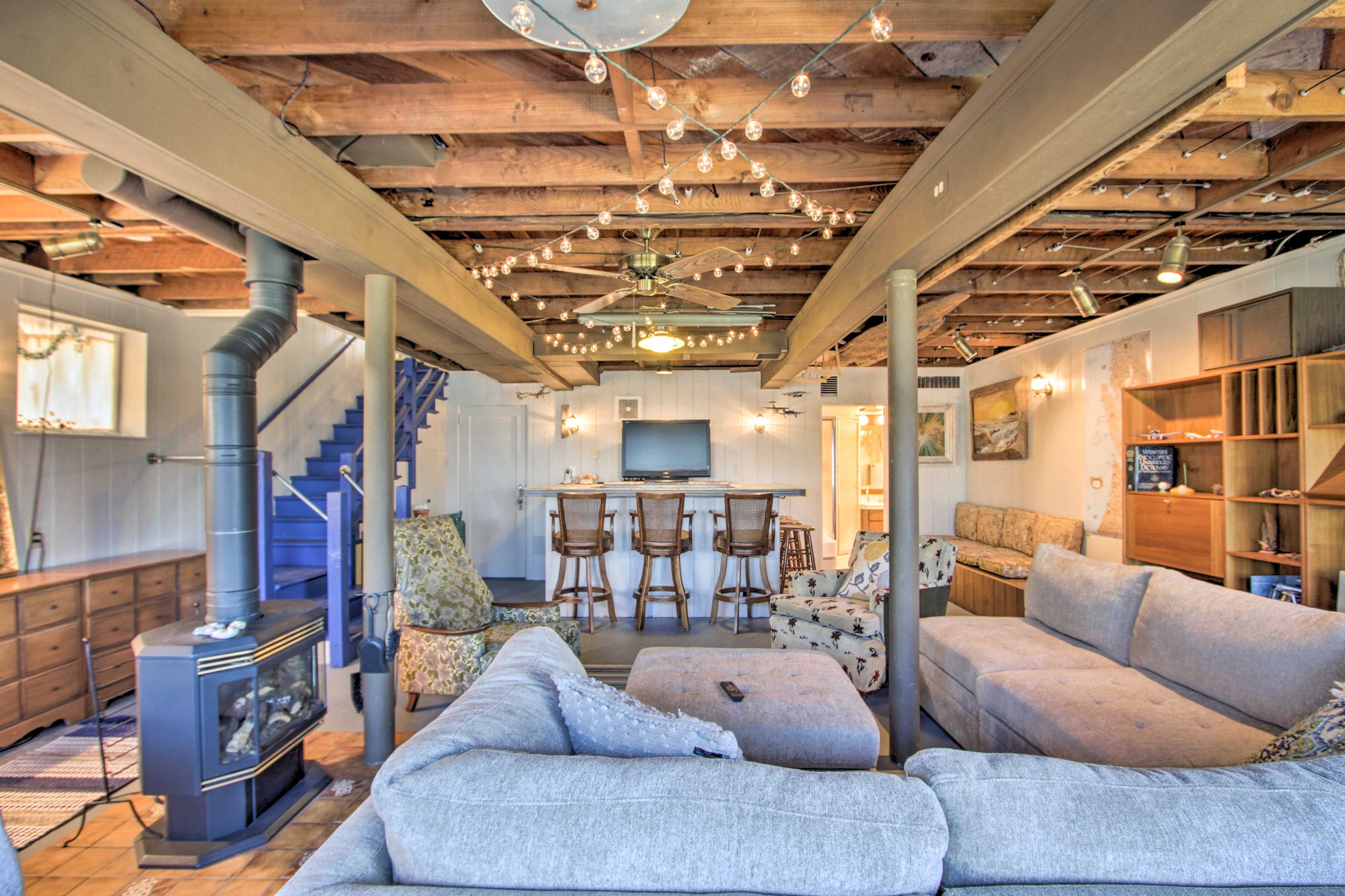 Lower Floor | Queen Bed