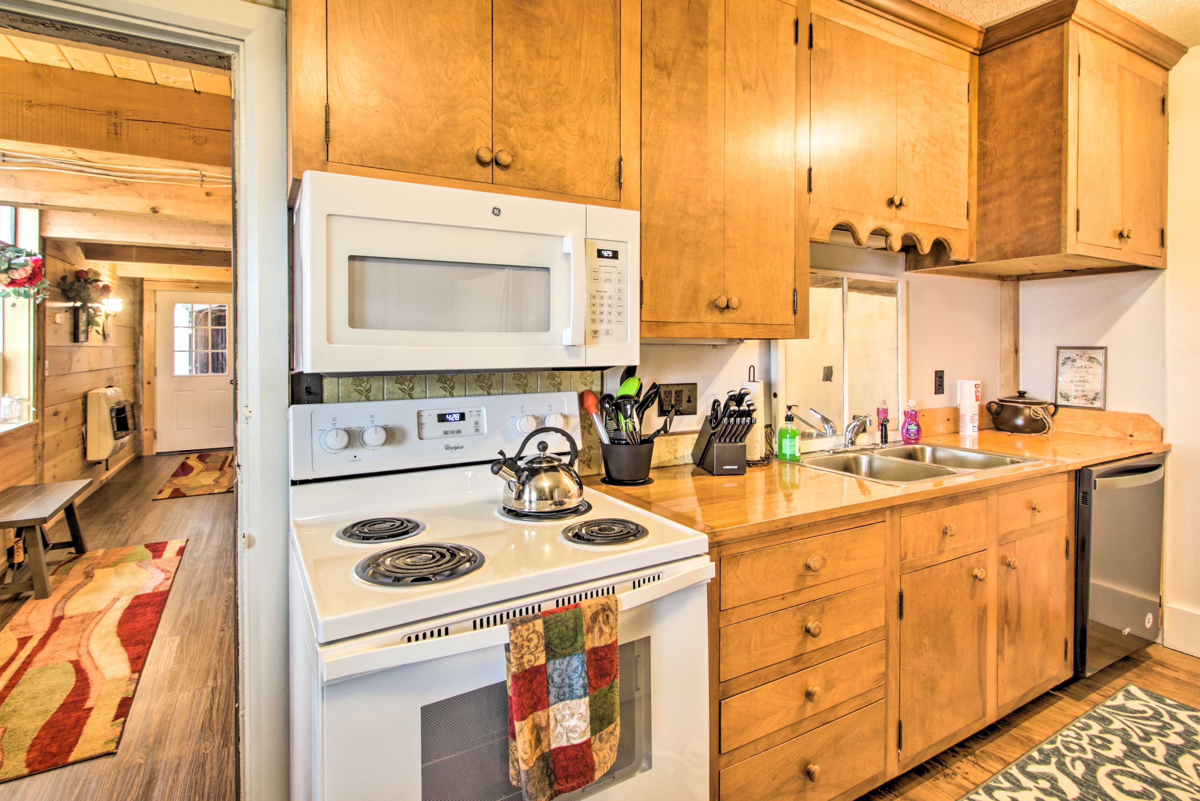 Make all of your meals in this fully equipped kitchen!