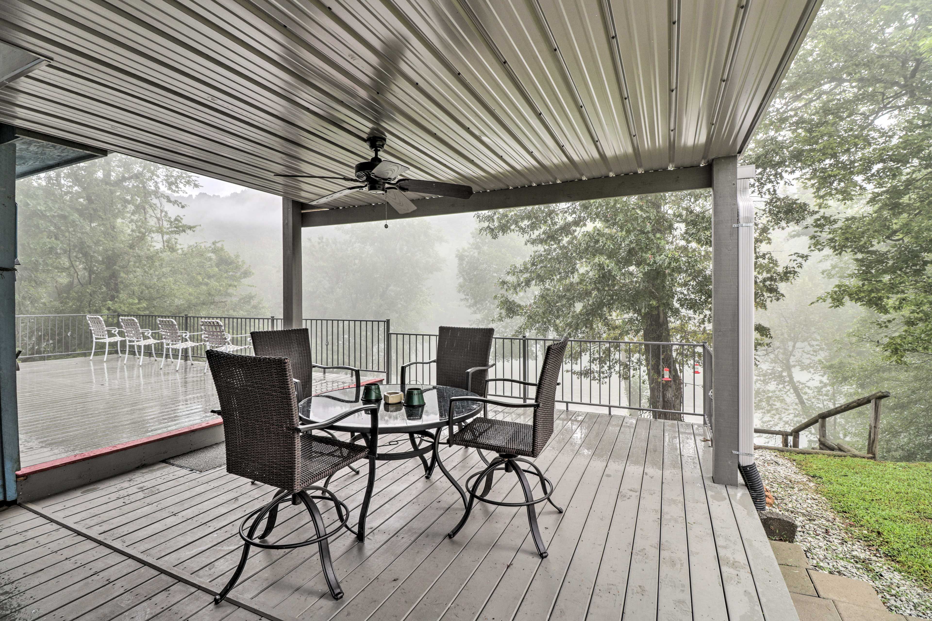 Deck | Outdoor Dining Area