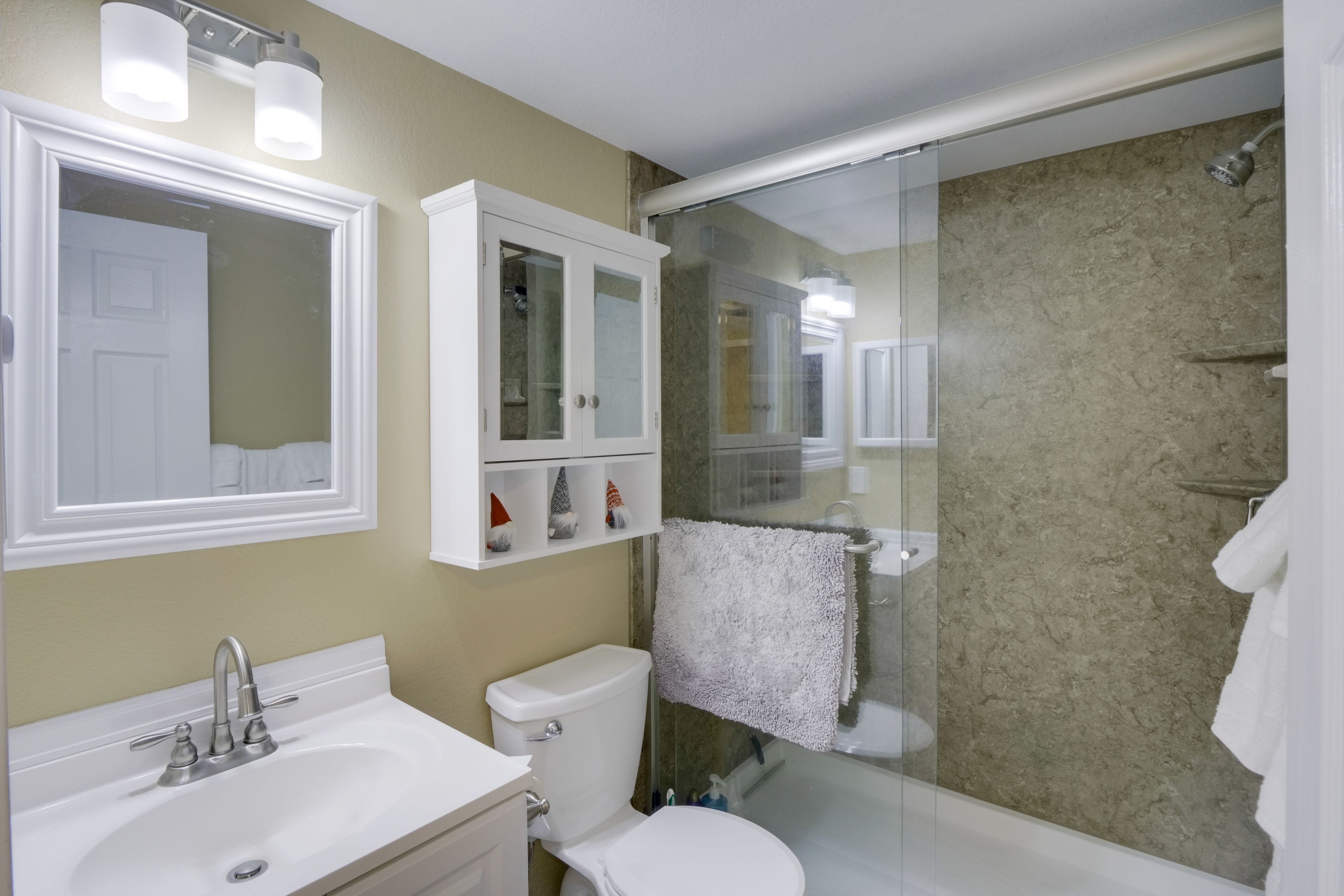 Full Bathroom | Linens & Towels