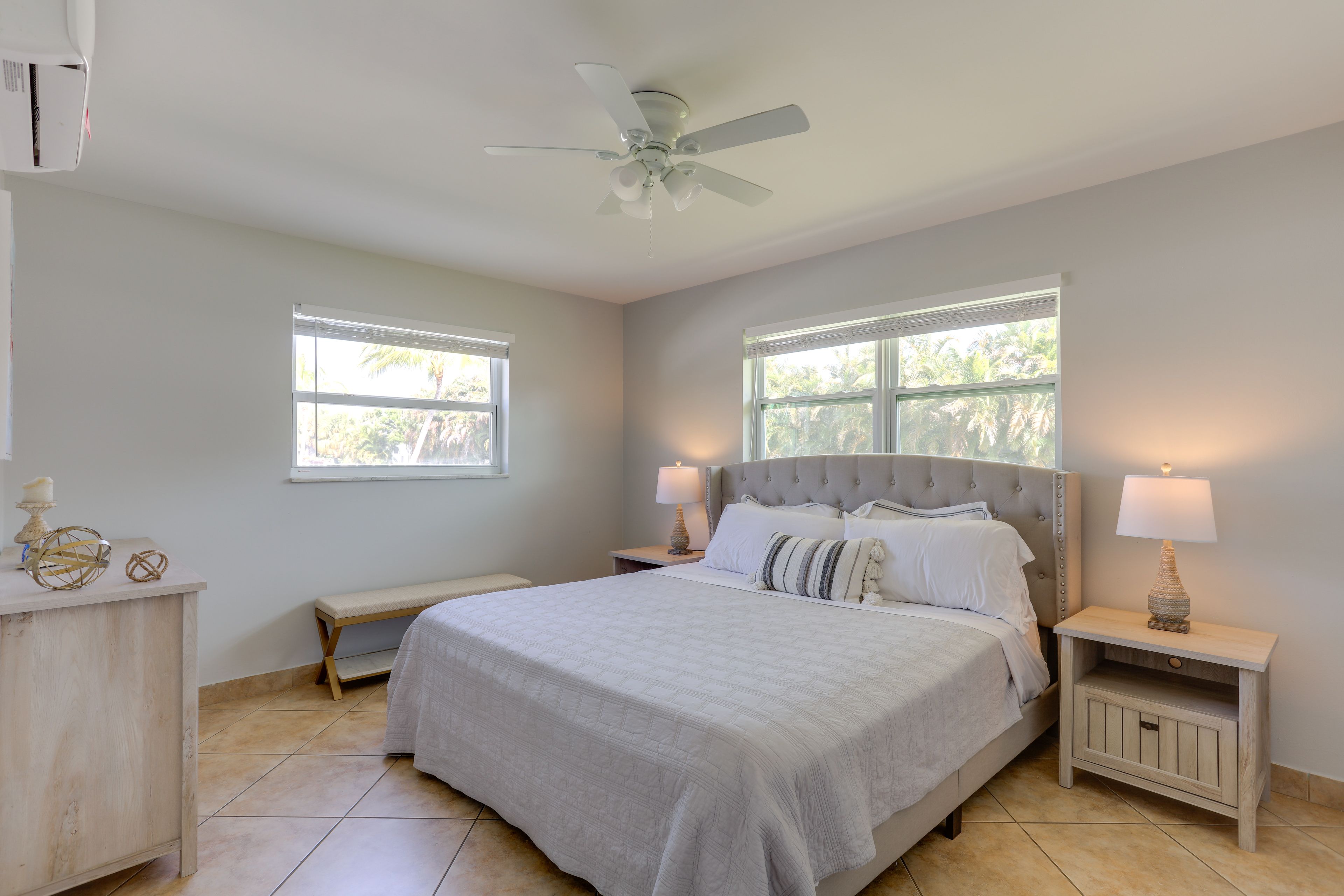 Bedroom 1 | King Bed