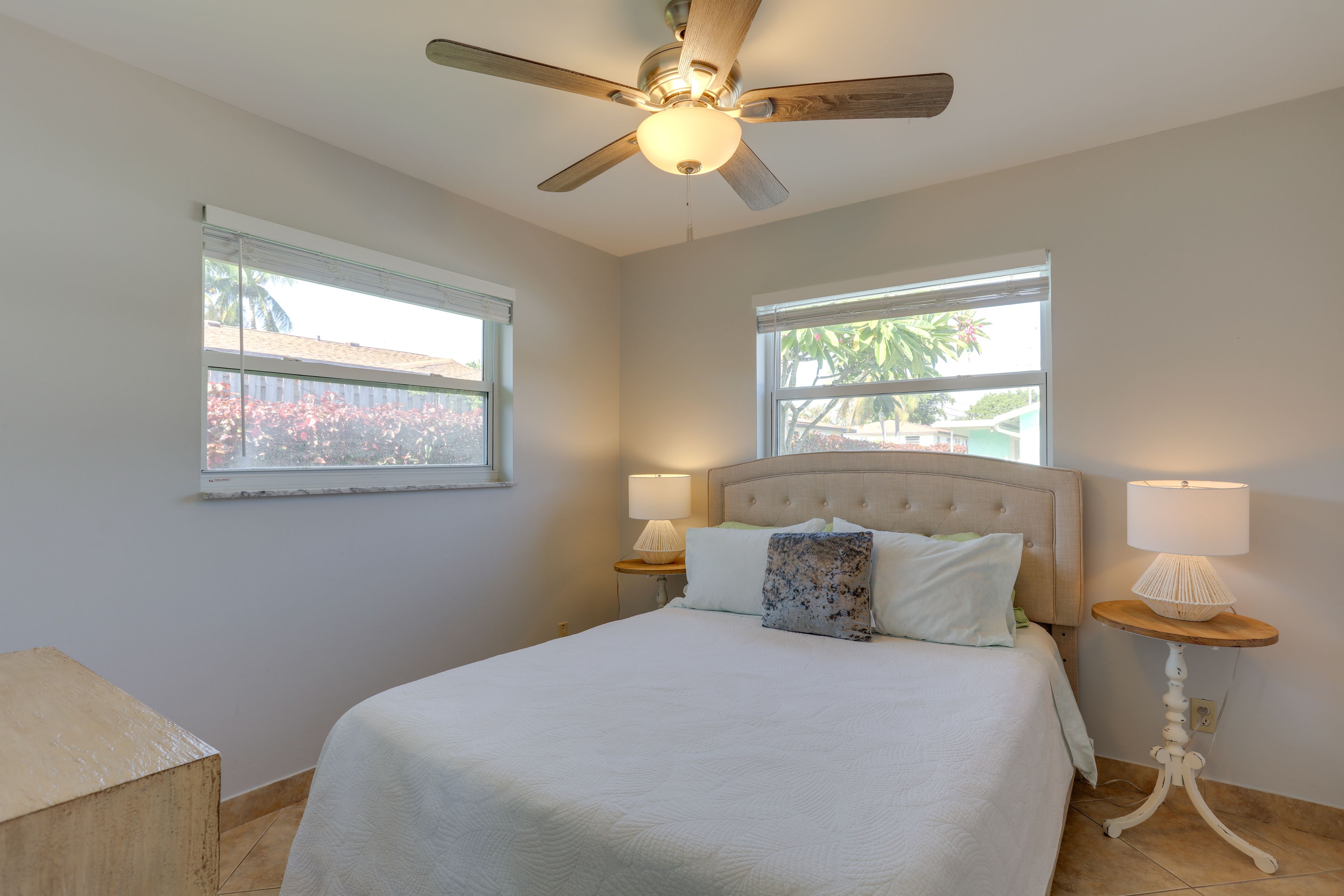 Bedroom 2 | Queen Bed