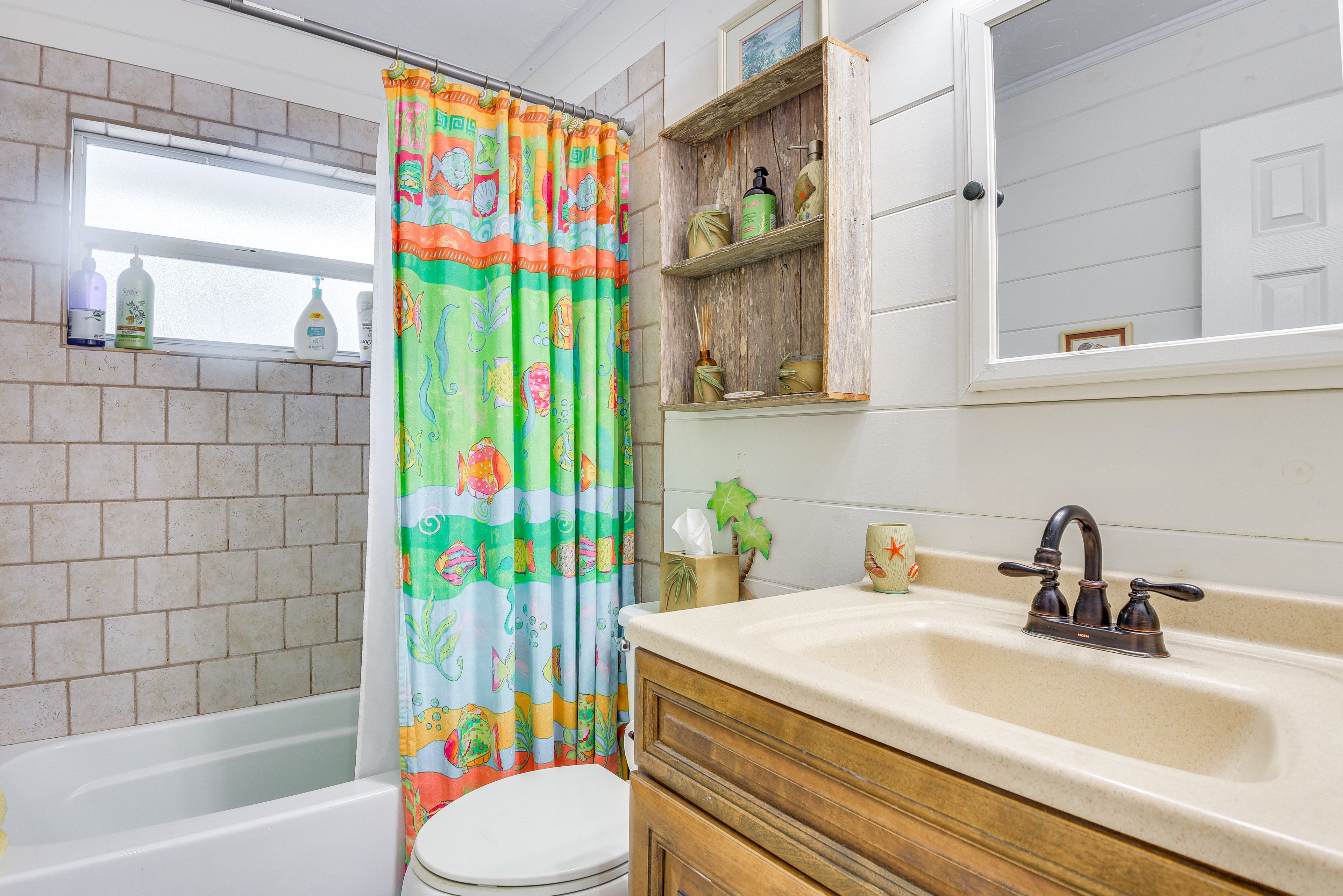 Full Bathroom | Towels & Linens Provided