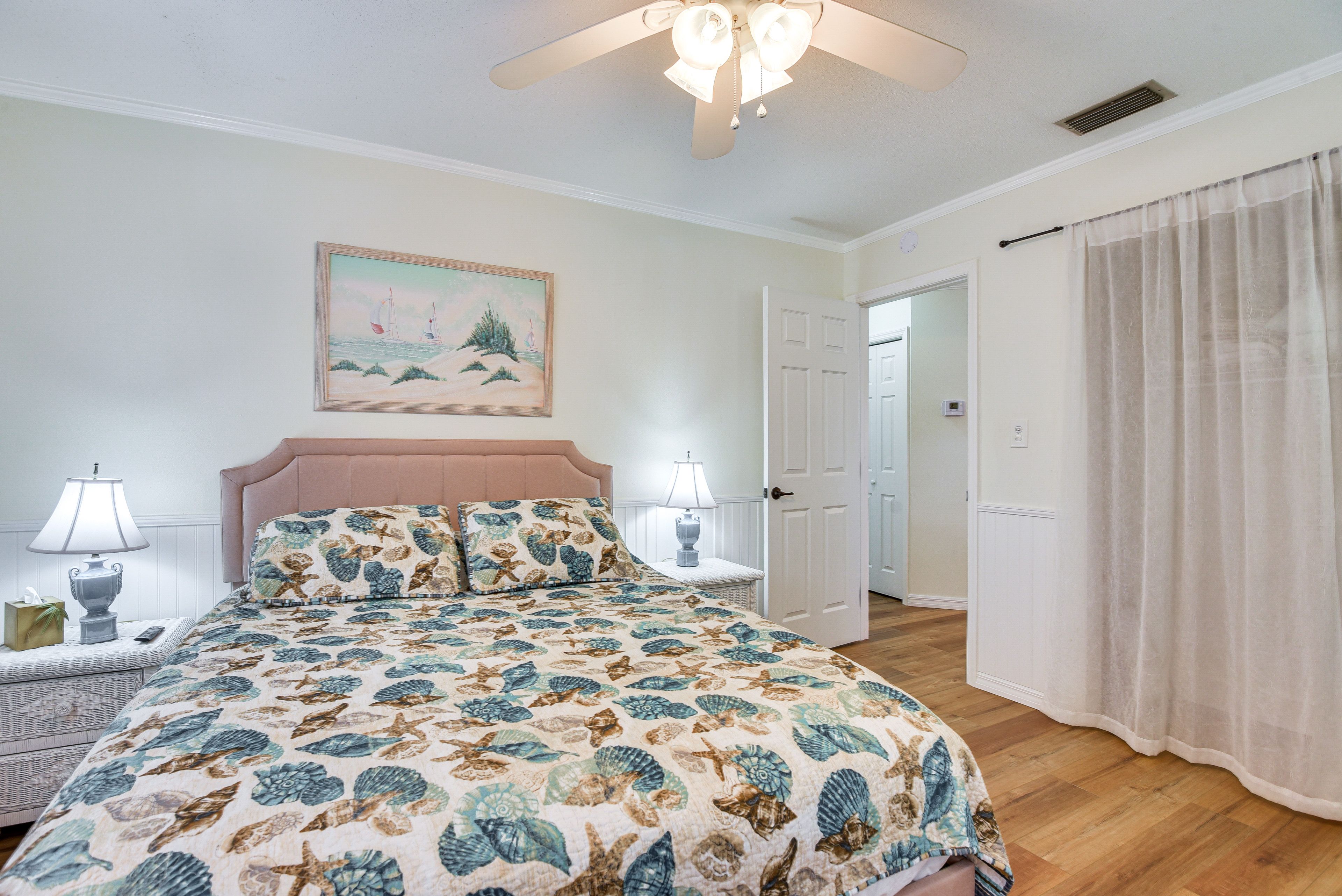 Bedroom 2 | Queen Bed