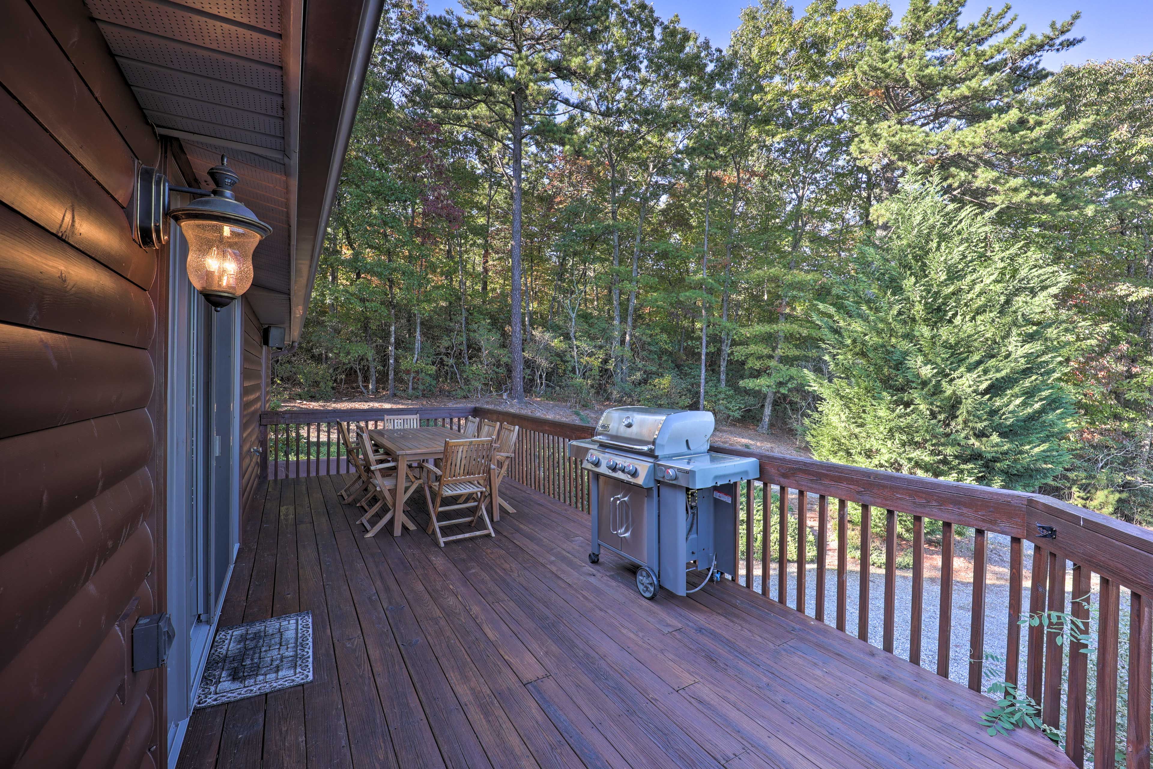 Deck | Gas Grill | Dining Space
