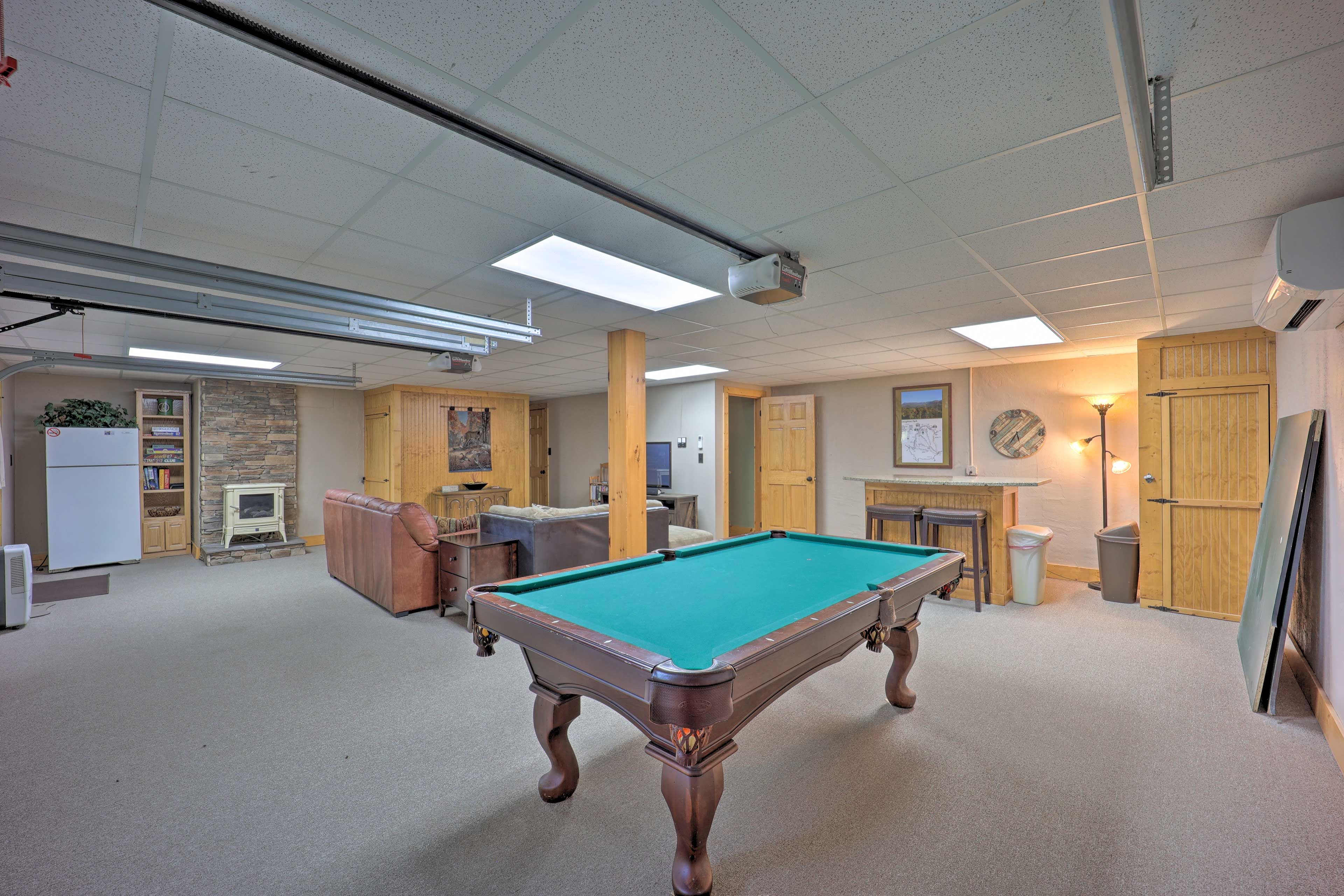 Game Room | Basement | Pool and Ping Pong Tables | Smart TV | Electric Fireplace
