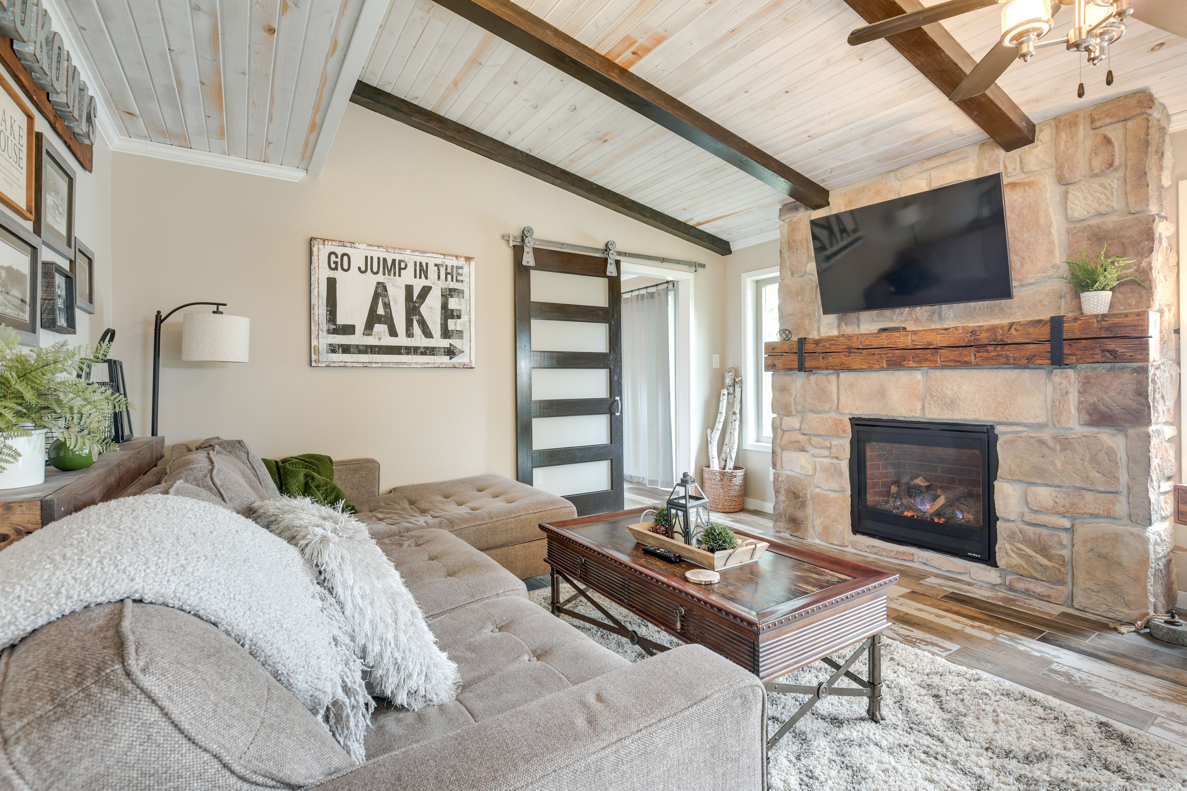 Living Room | Free WiFi
