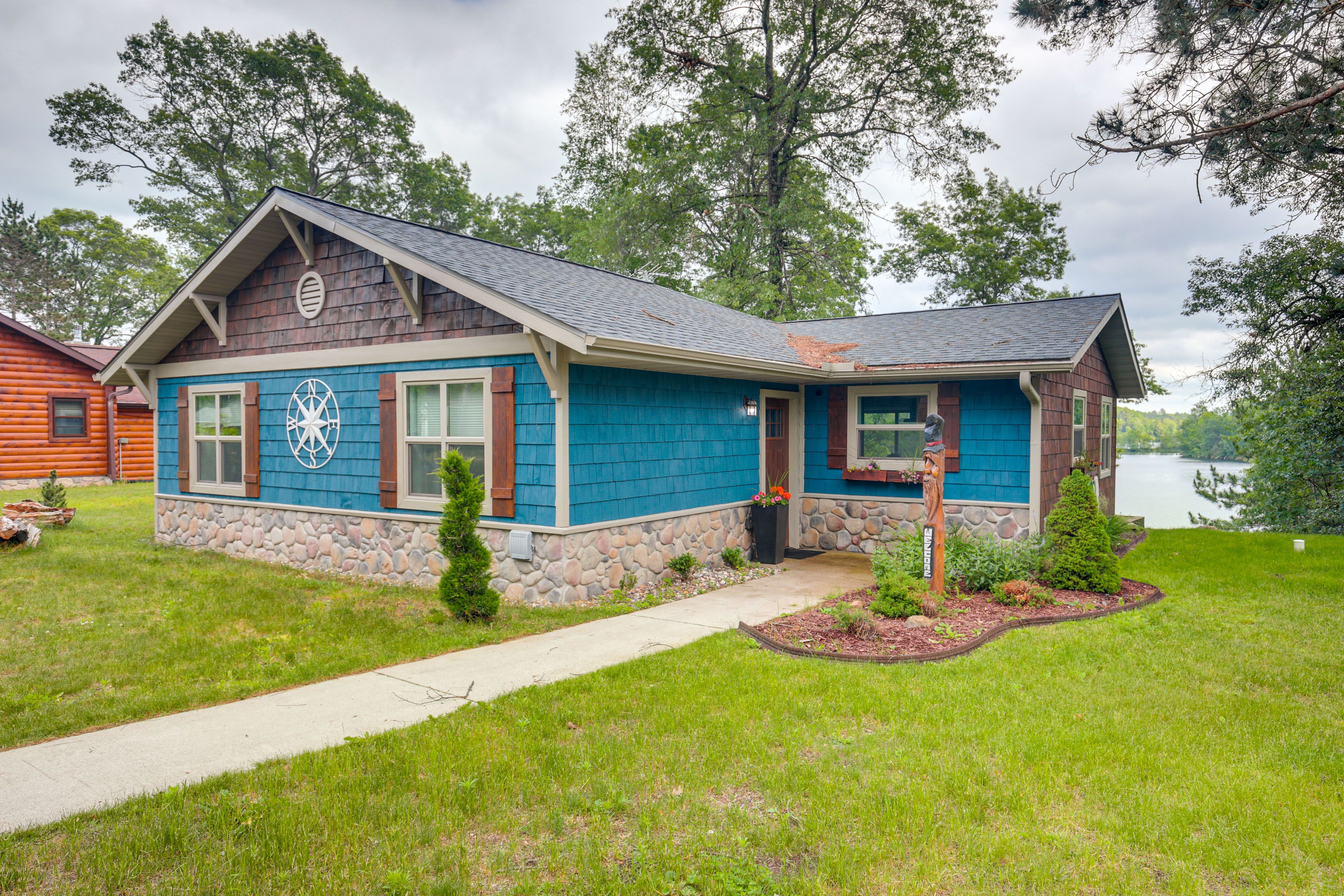 Cabin Exterior | Suitable for Elderly + Children