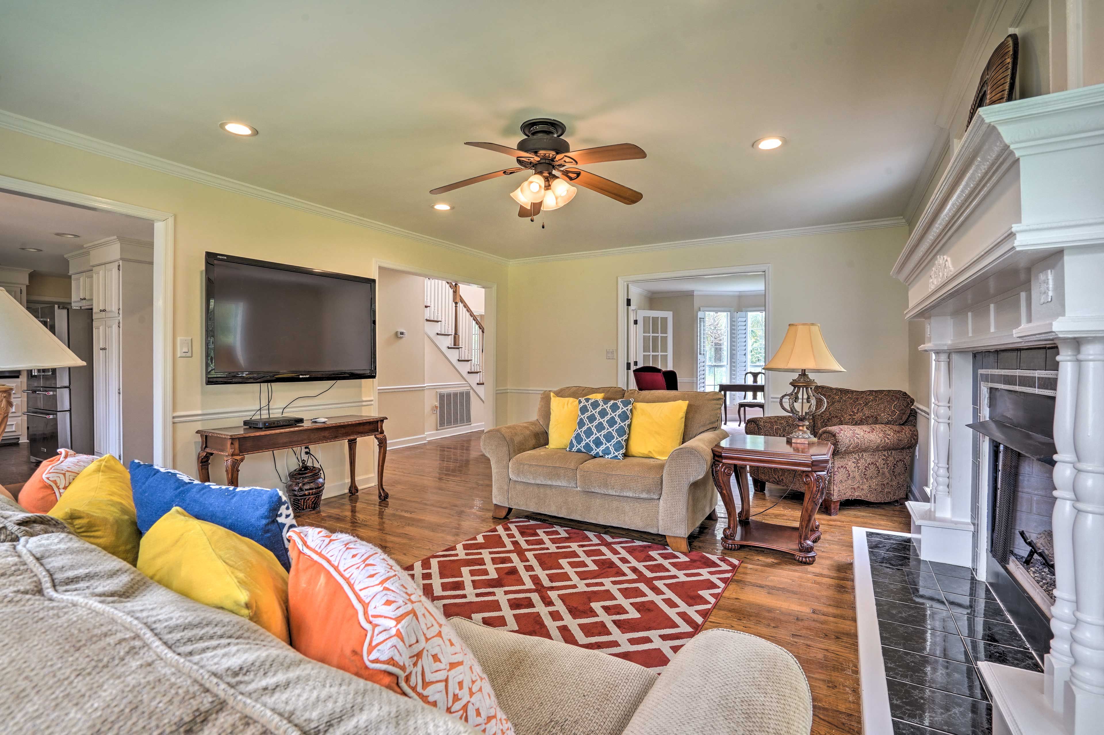 Living Room | Cable TV | Free WiFi