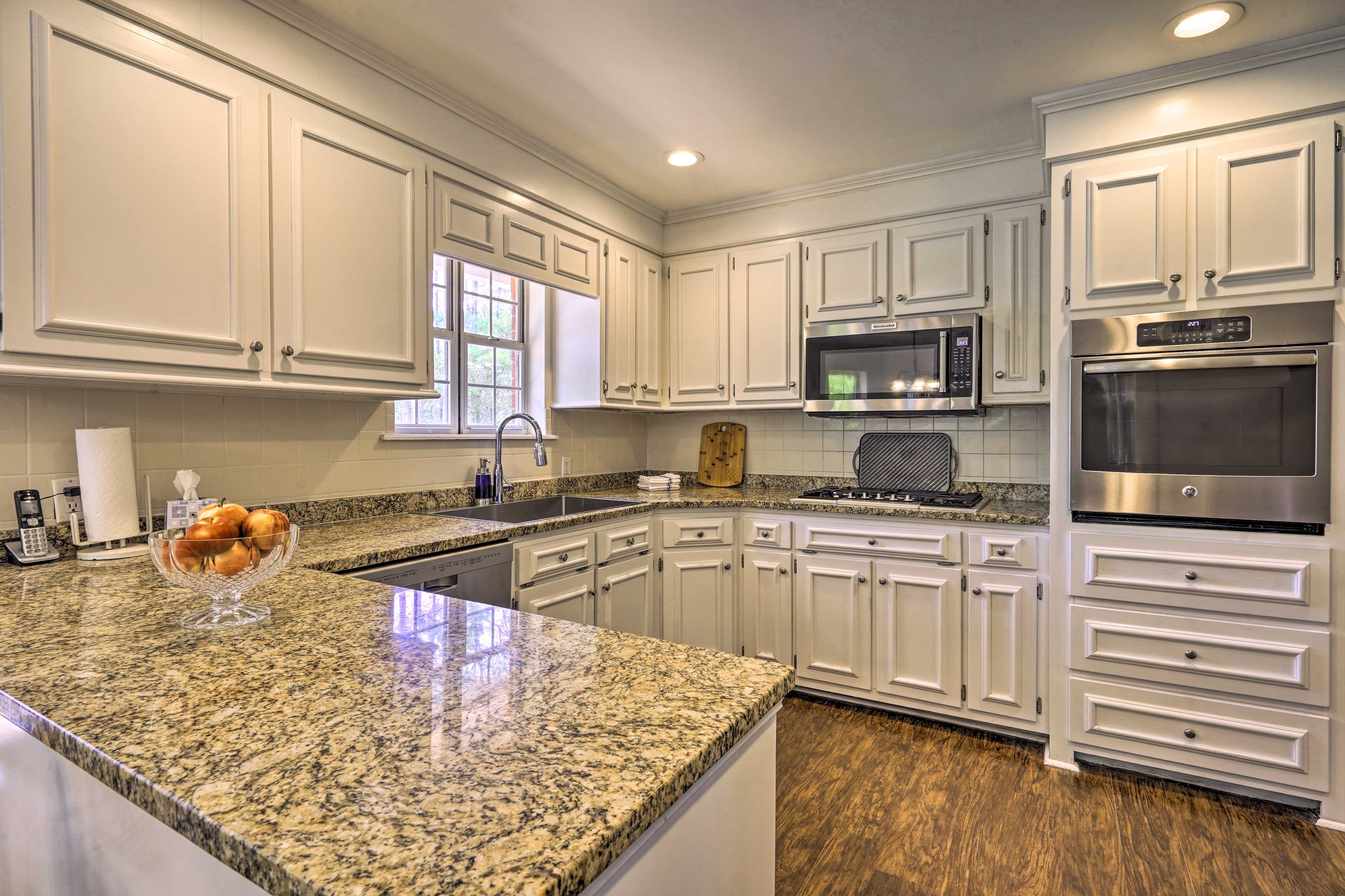 Kitchen | Telephone | Trash Bags and Paper Towels Provided