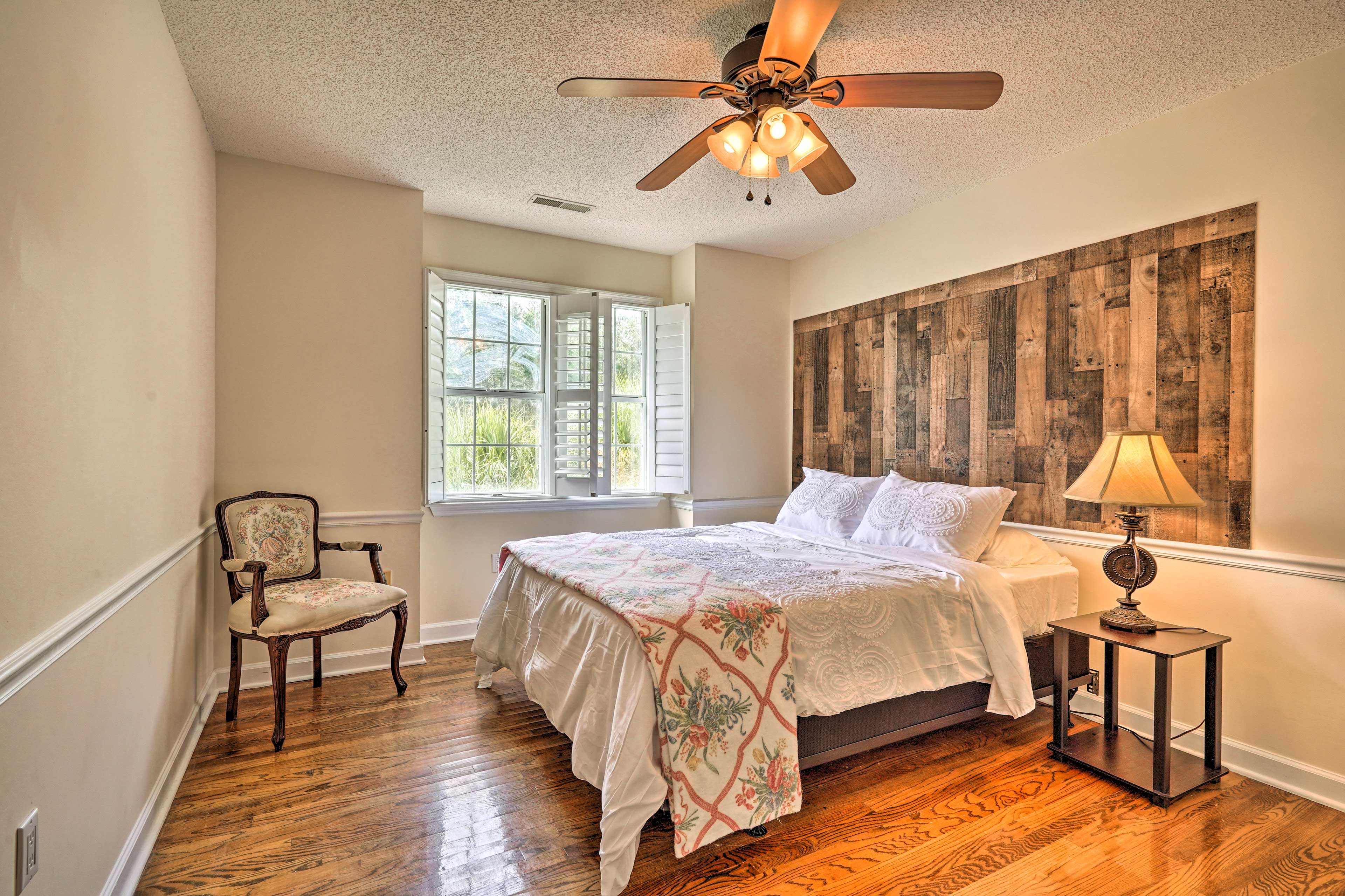 Bedroom 2 | 2nd Floor | Queen Bed