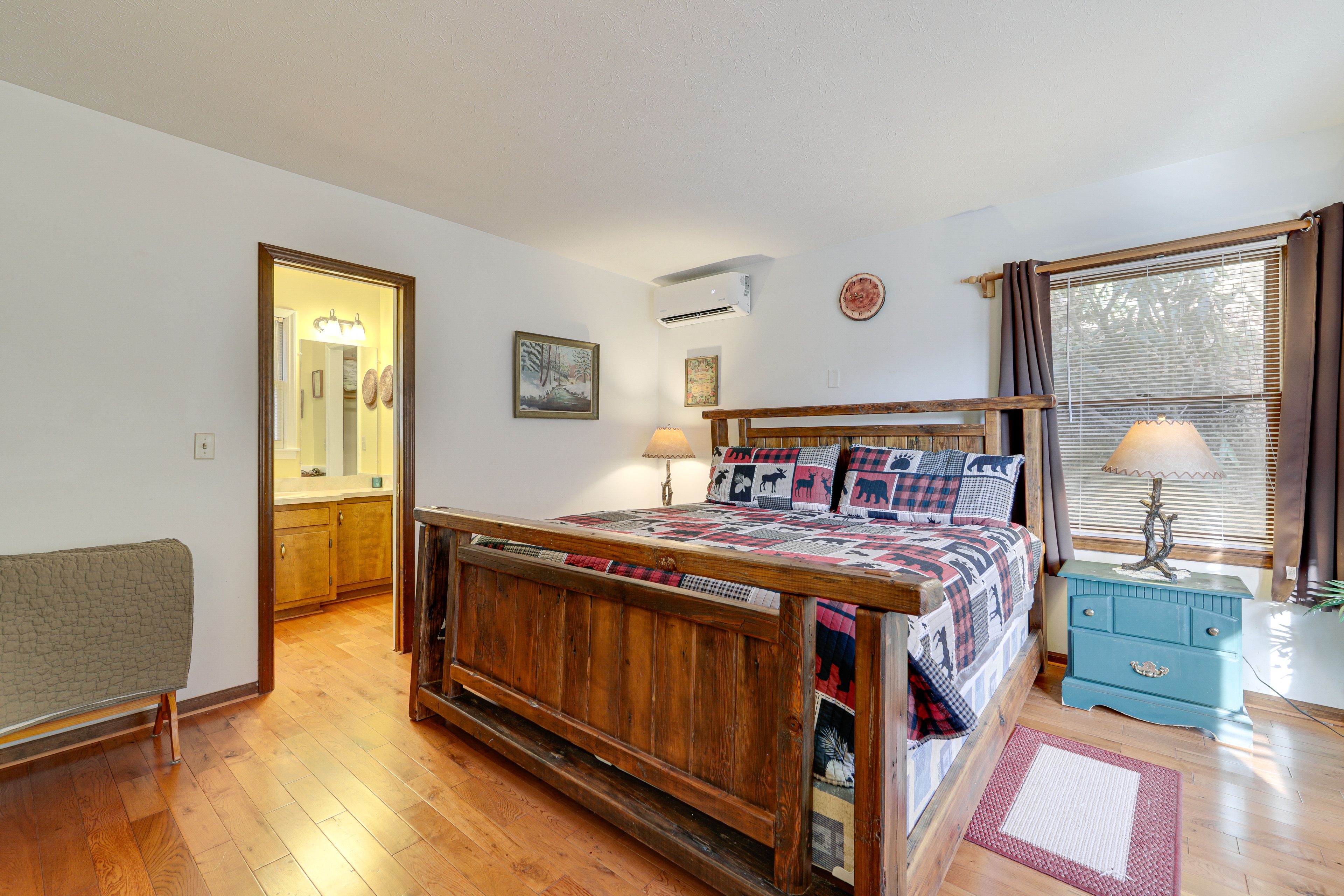 Bedroom 1 | King Bed | Linens Provided | Upper Level