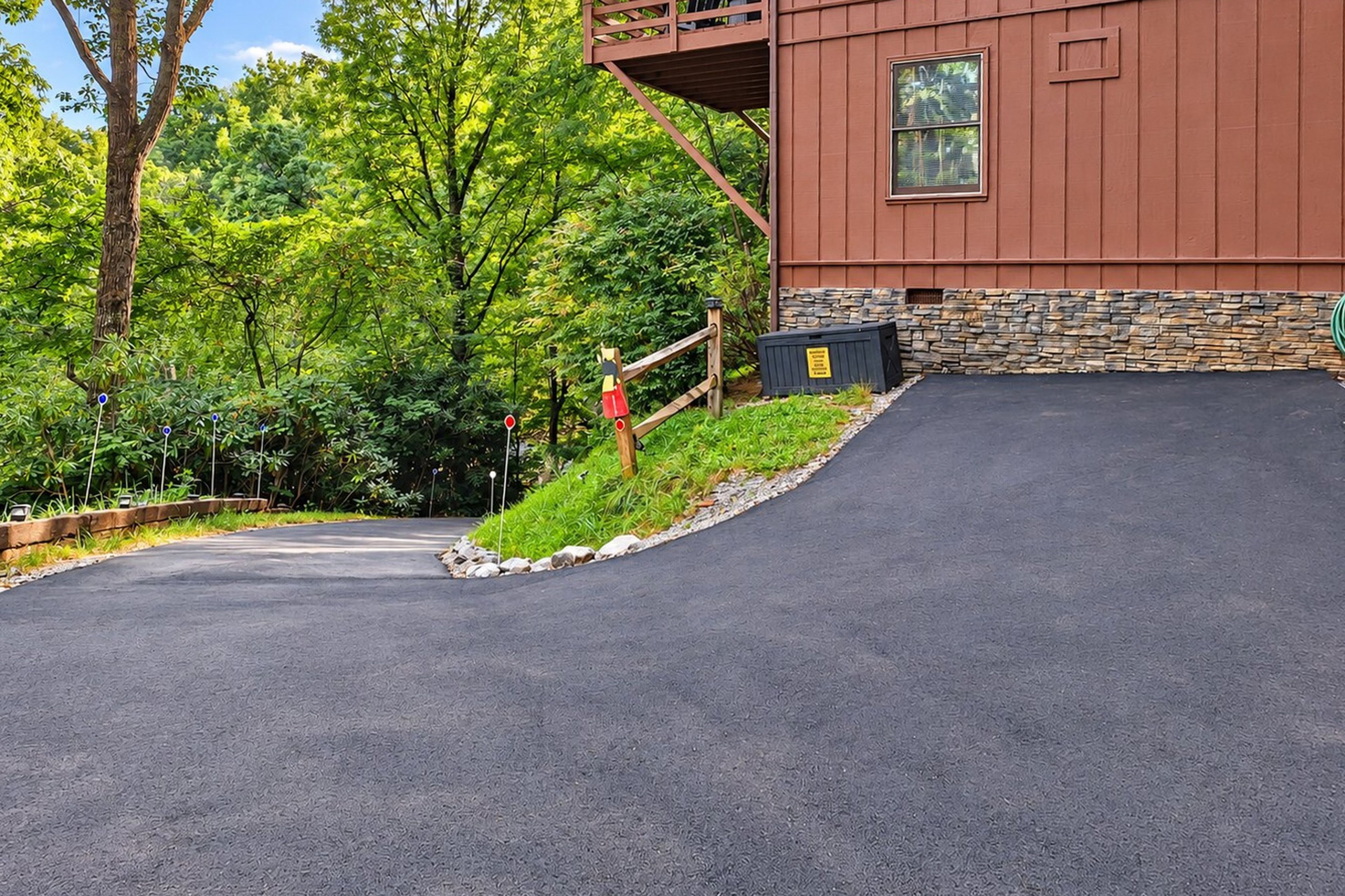 Steep Driveway | 4WD Required in Winter