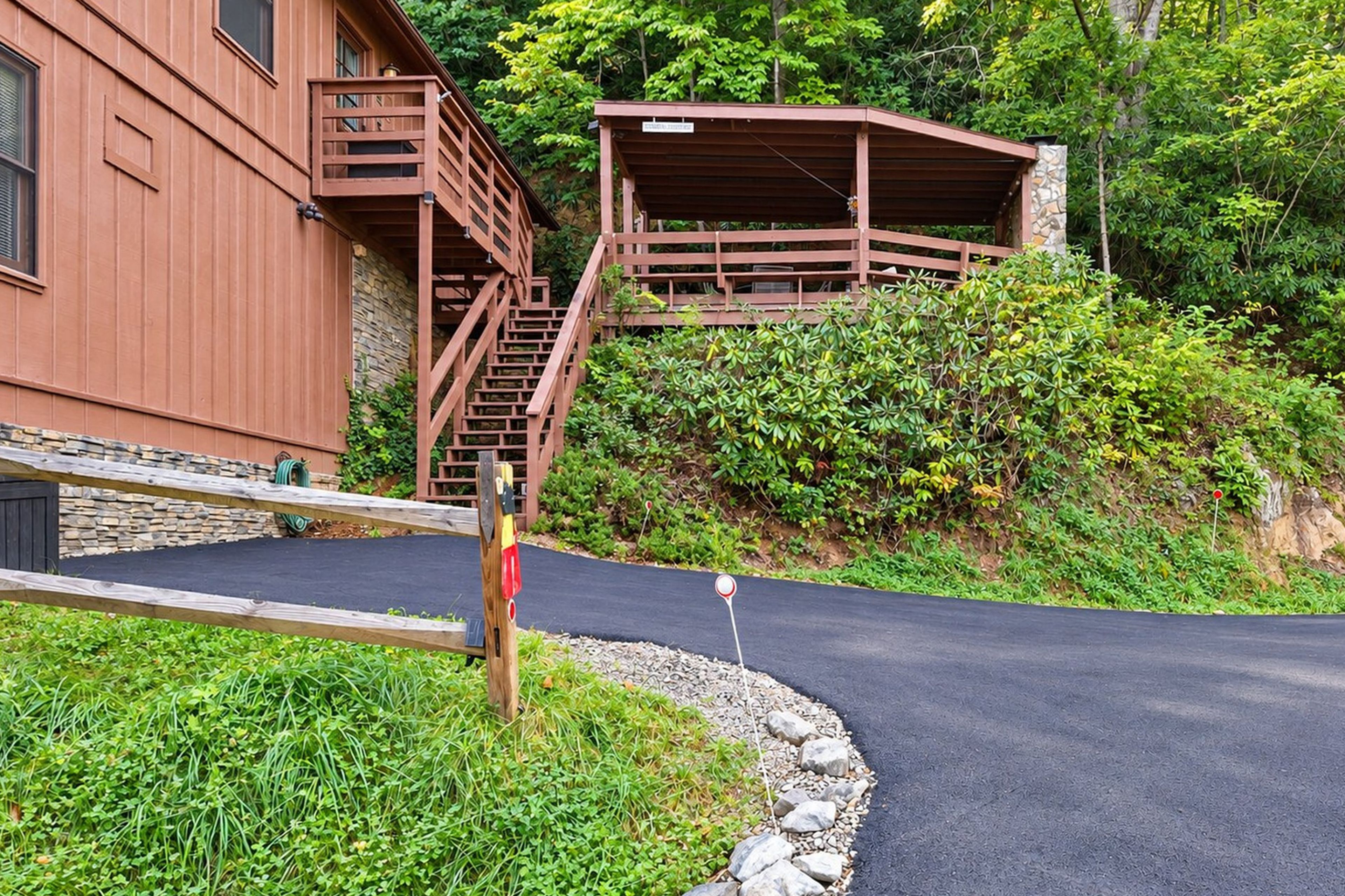 Parking | Driveway (2 Vehicles)