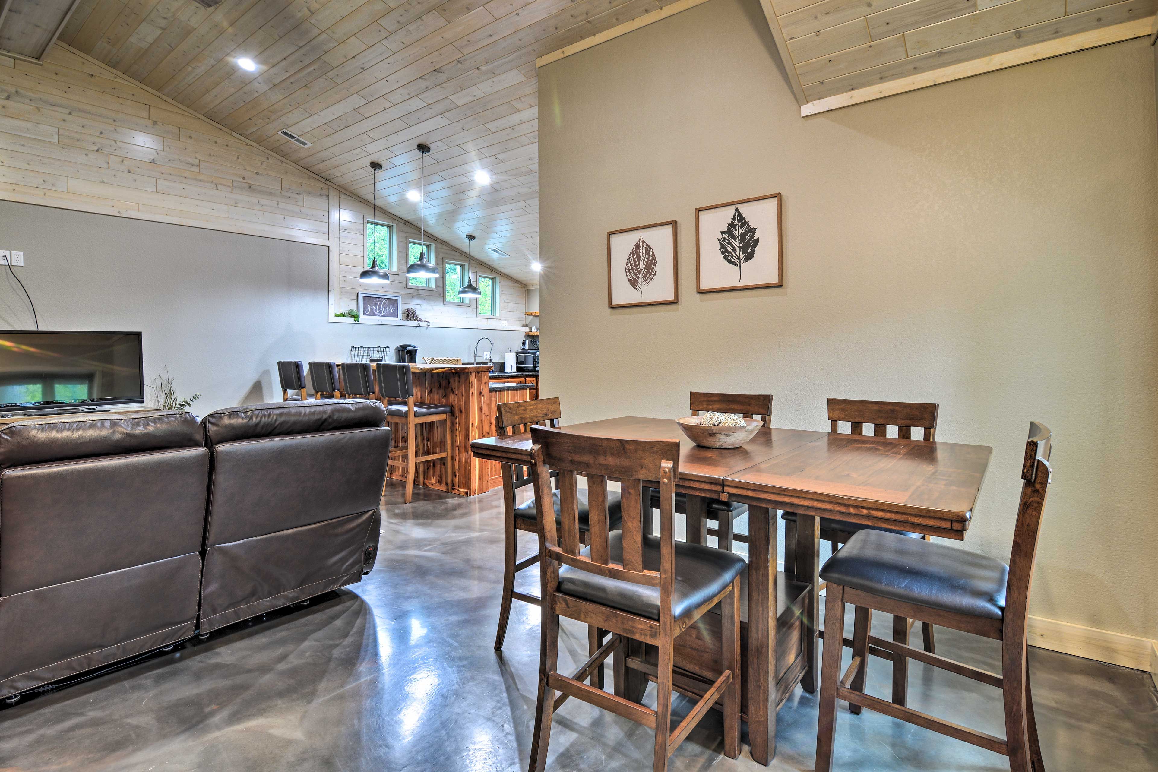 Arcadia Vacation Rental | 2BR | 1BA |1,000 Sq Ft | Steps Required